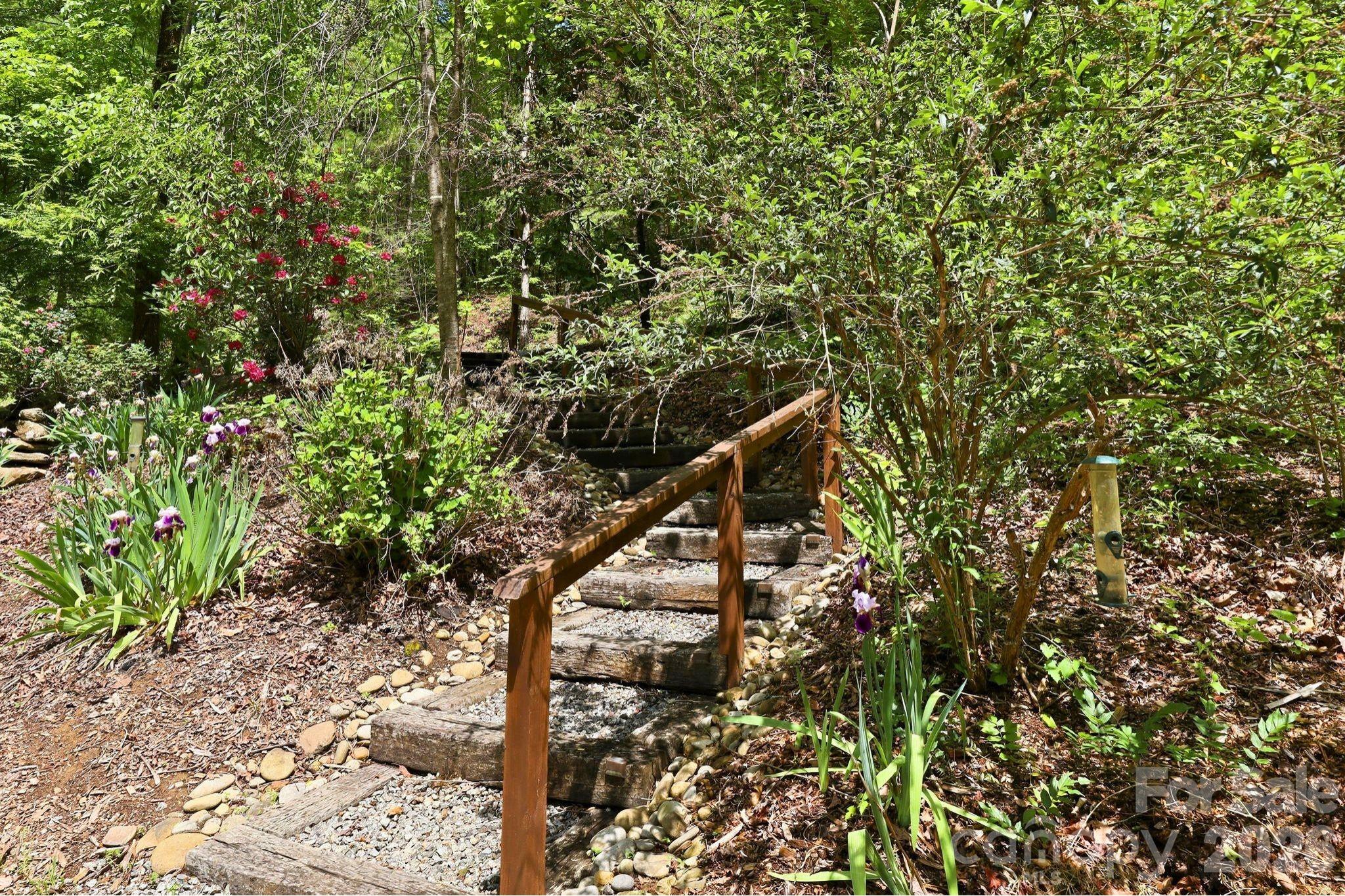 302 Rich Mountain Road — Flat Rock