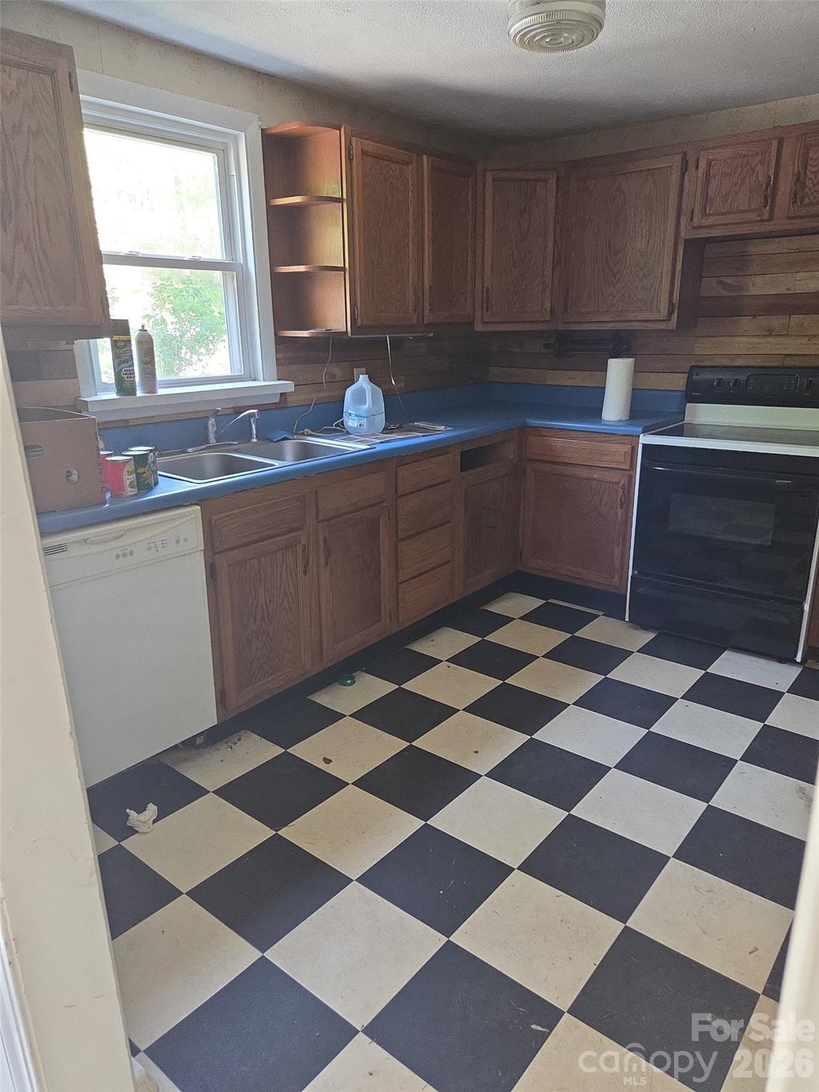 208 Mckinnish Cove Road — Asheville