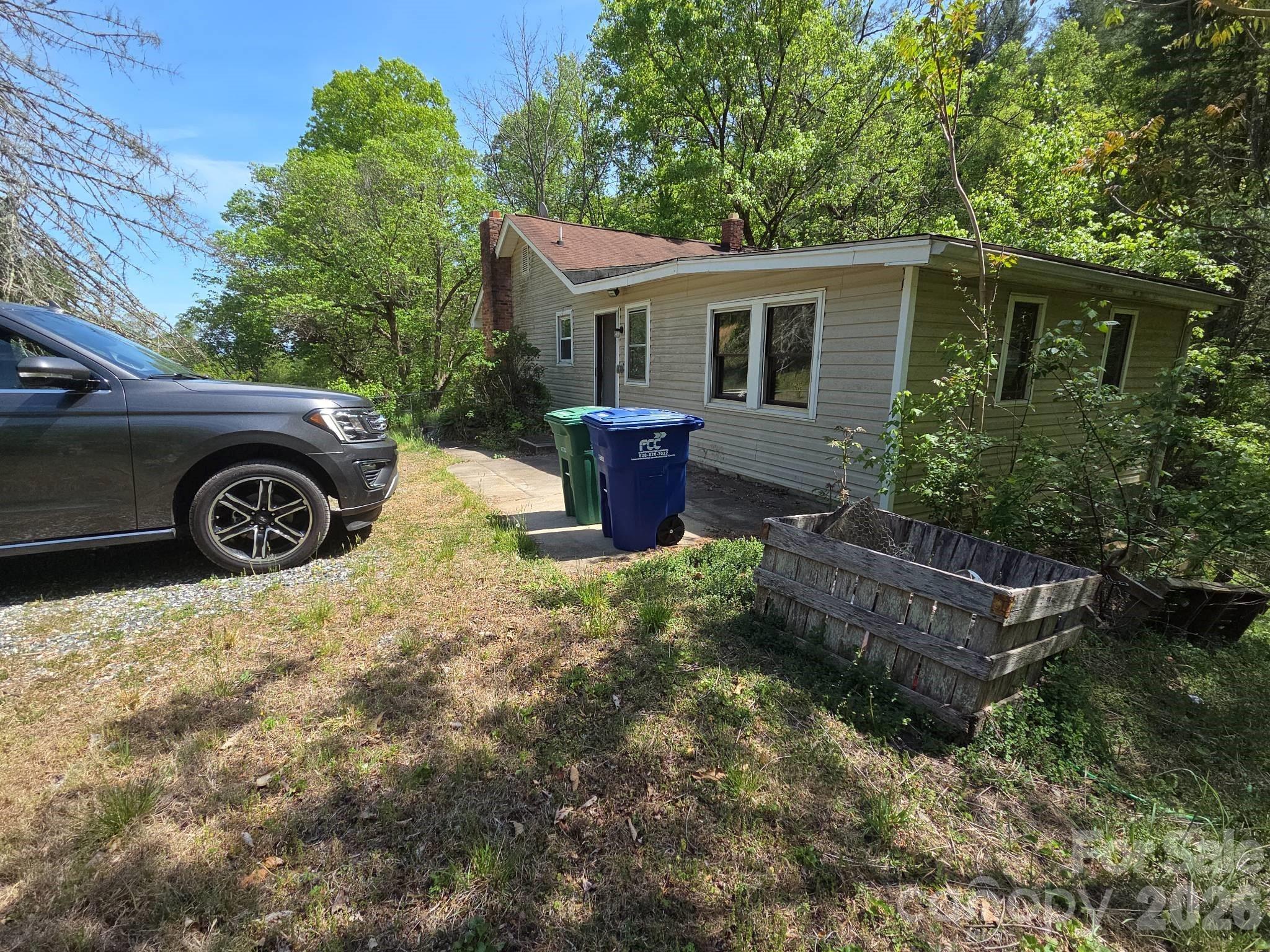 208 Mckinnish Cove Road — Asheville