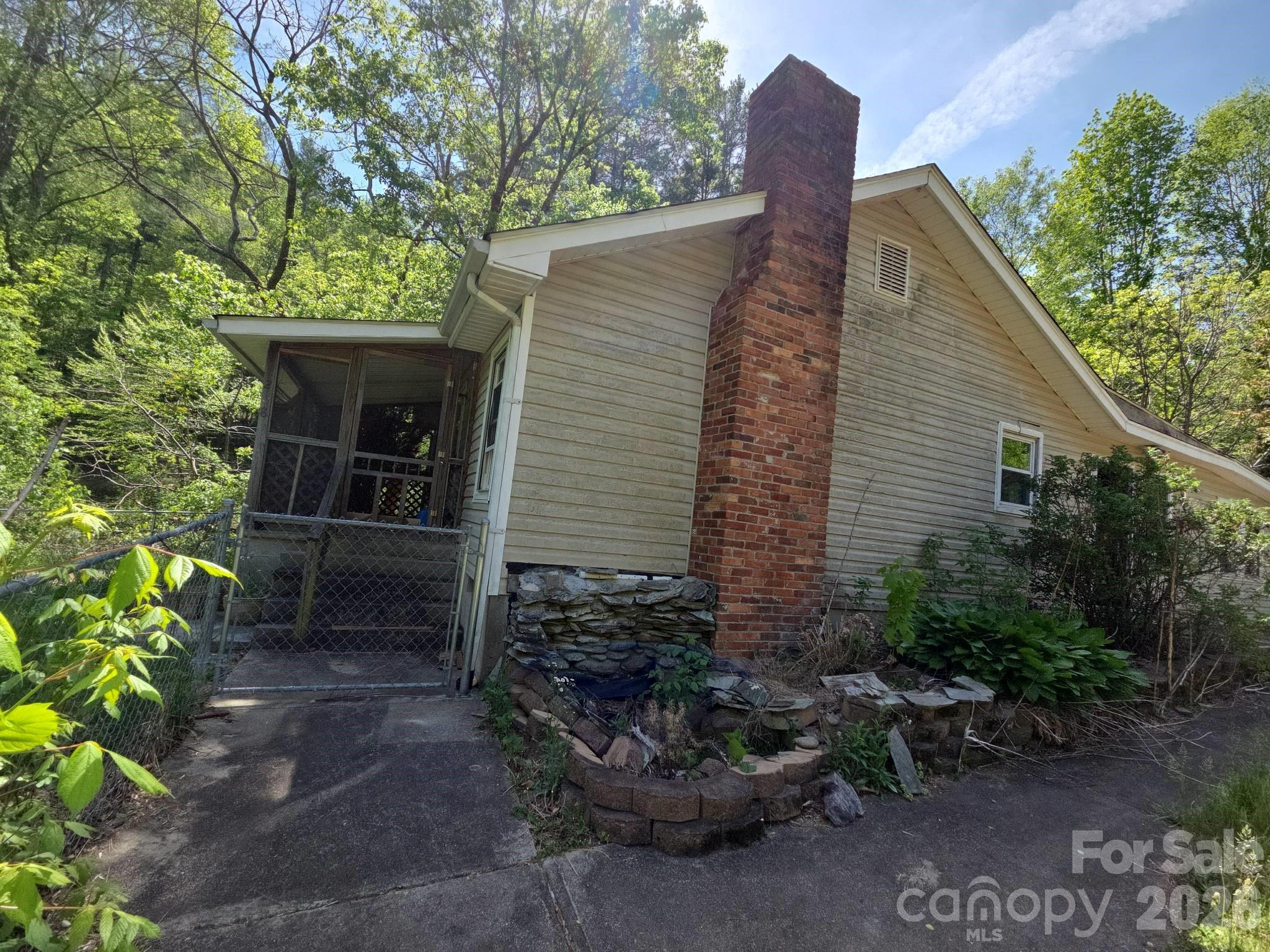 208 Mckinnish Cove Road — Asheville