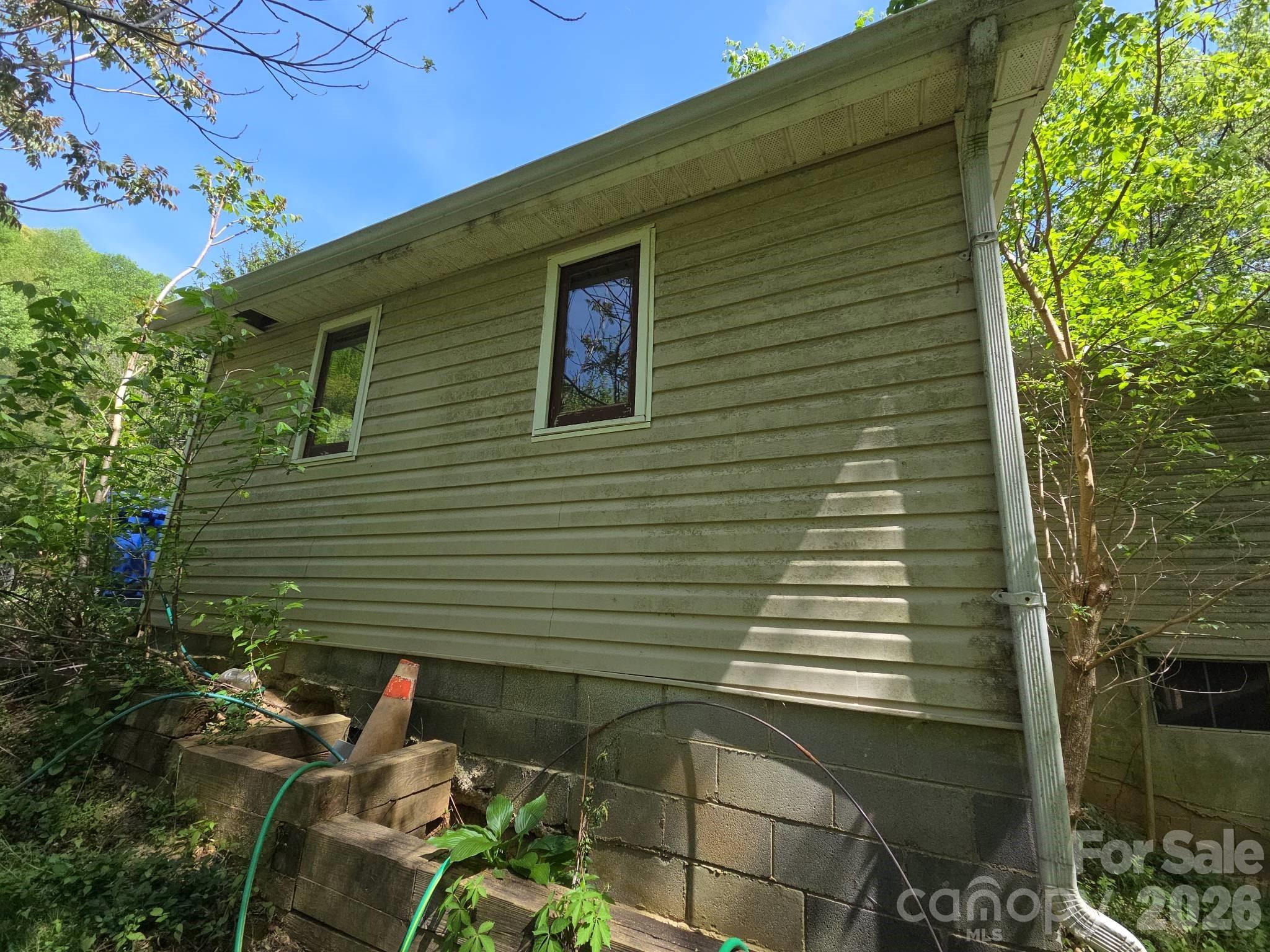 208 Mckinnish Cove Road — Asheville