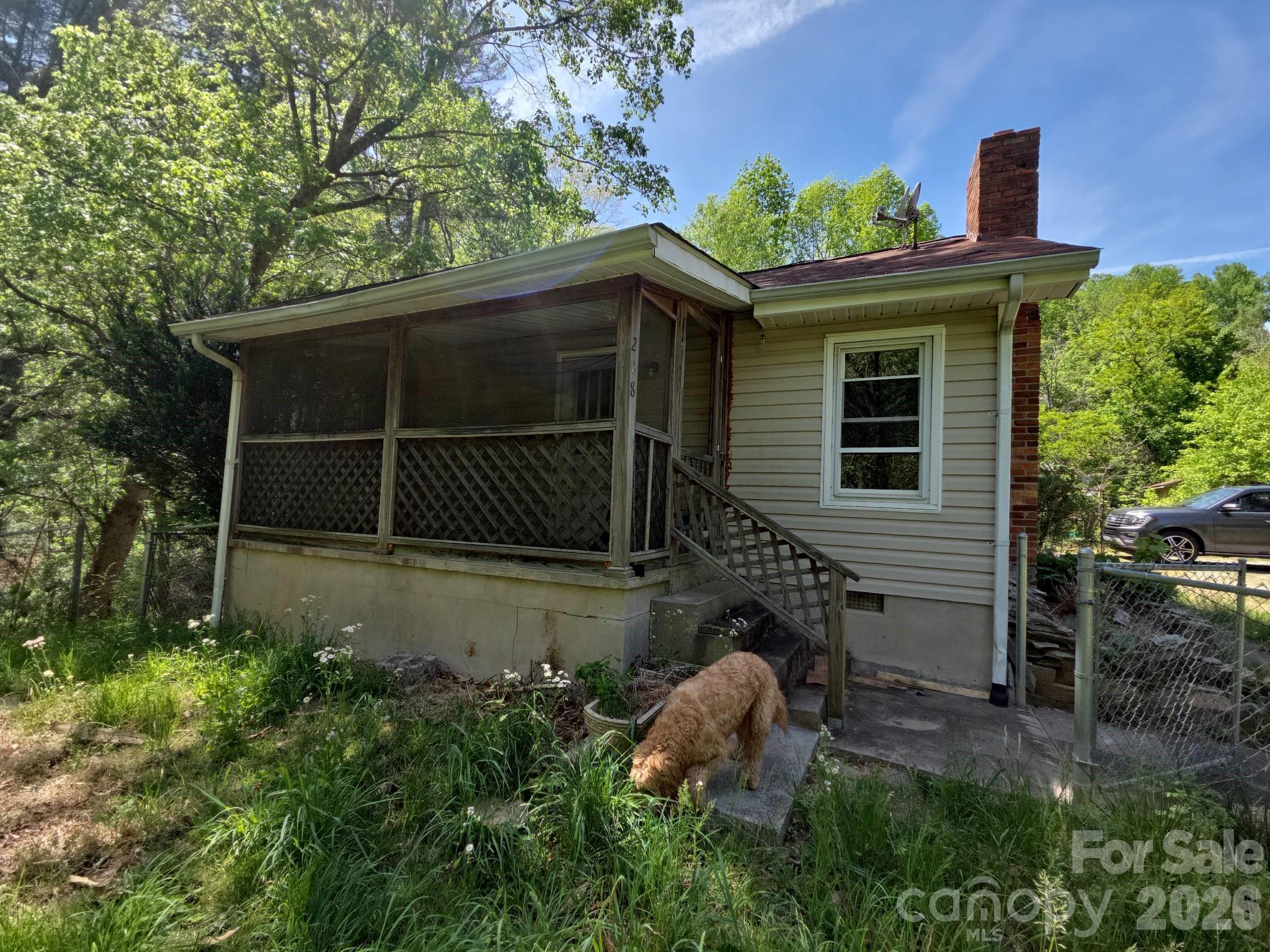 208 Mckinnish Cove Road — Asheville