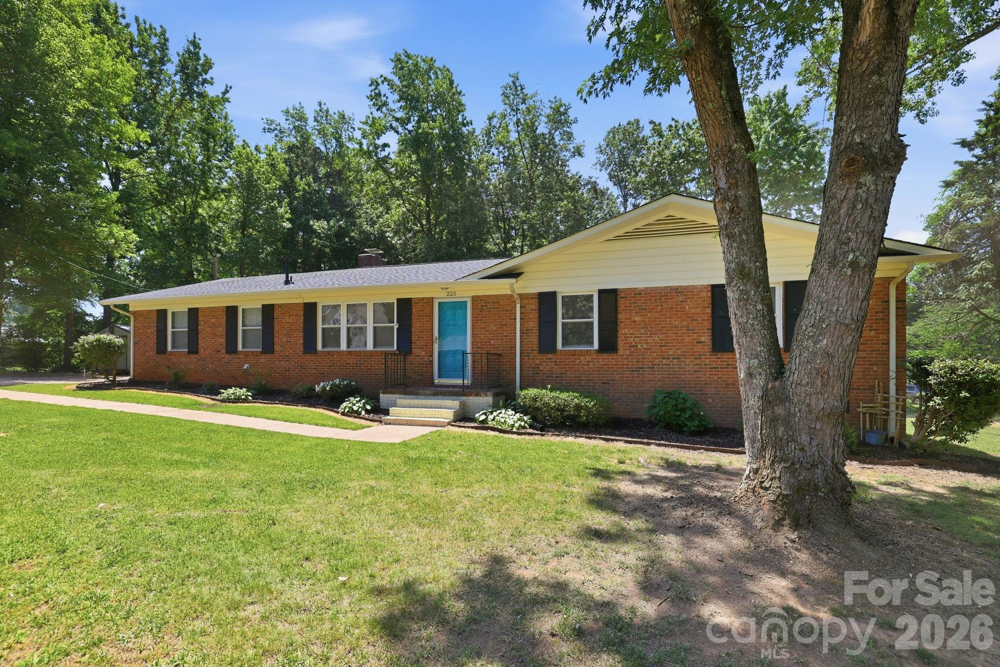 225 Middleton Avenue — Matthews