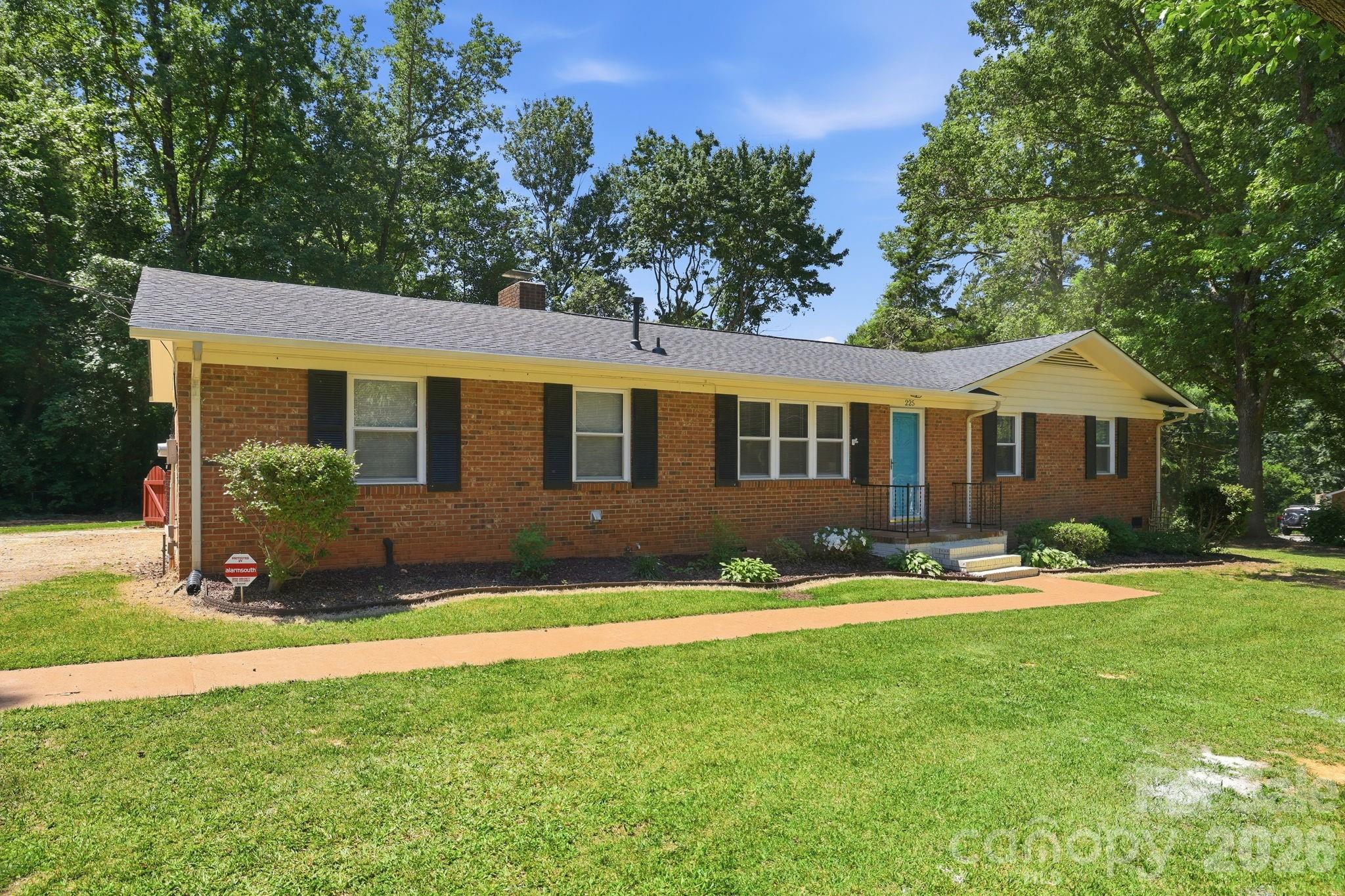 225 Middleton Avenue — Matthews