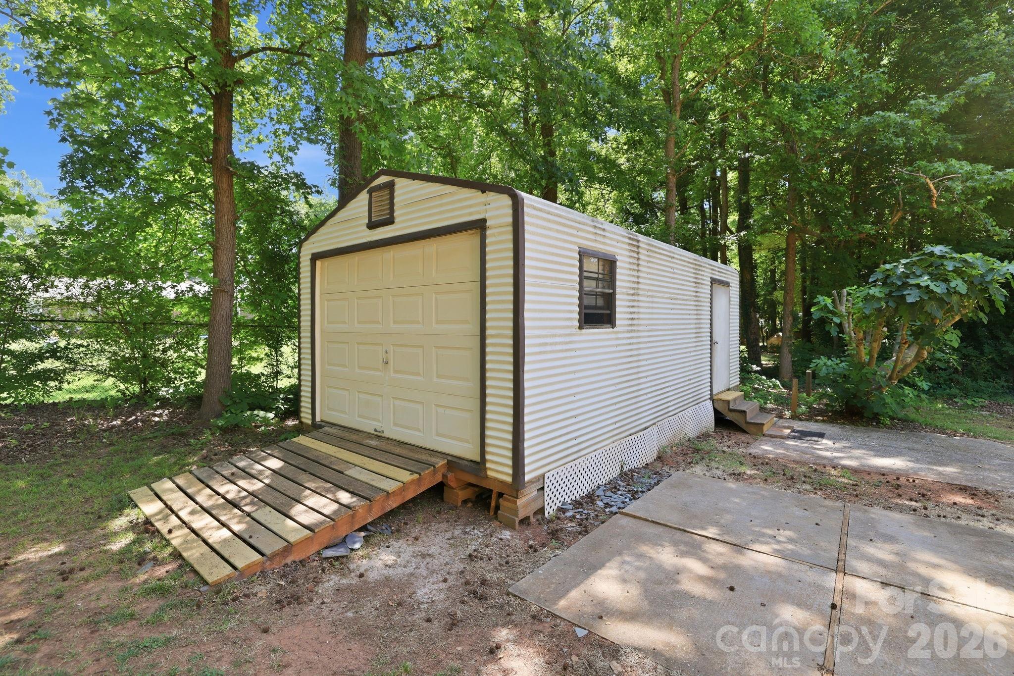 225 Middleton Avenue — Matthews