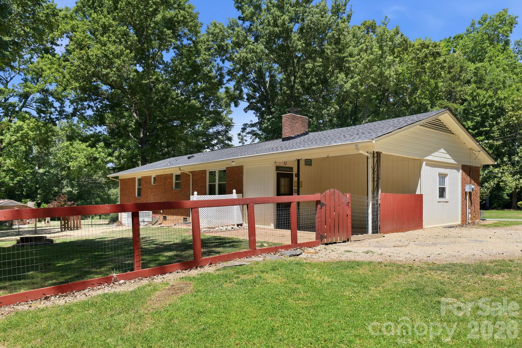 225 Middleton Avenue — Matthews