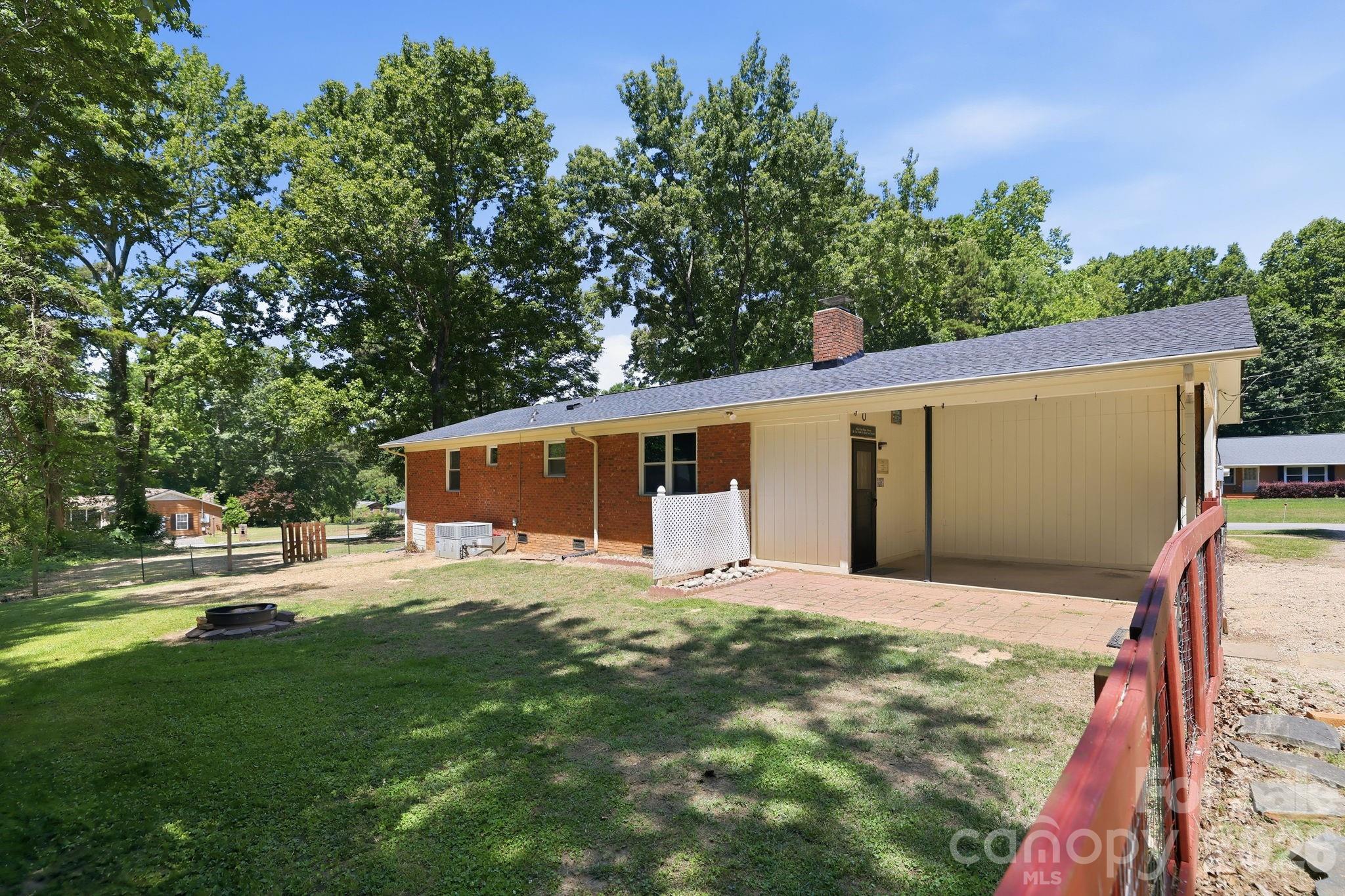 225 Middleton Avenue — Matthews