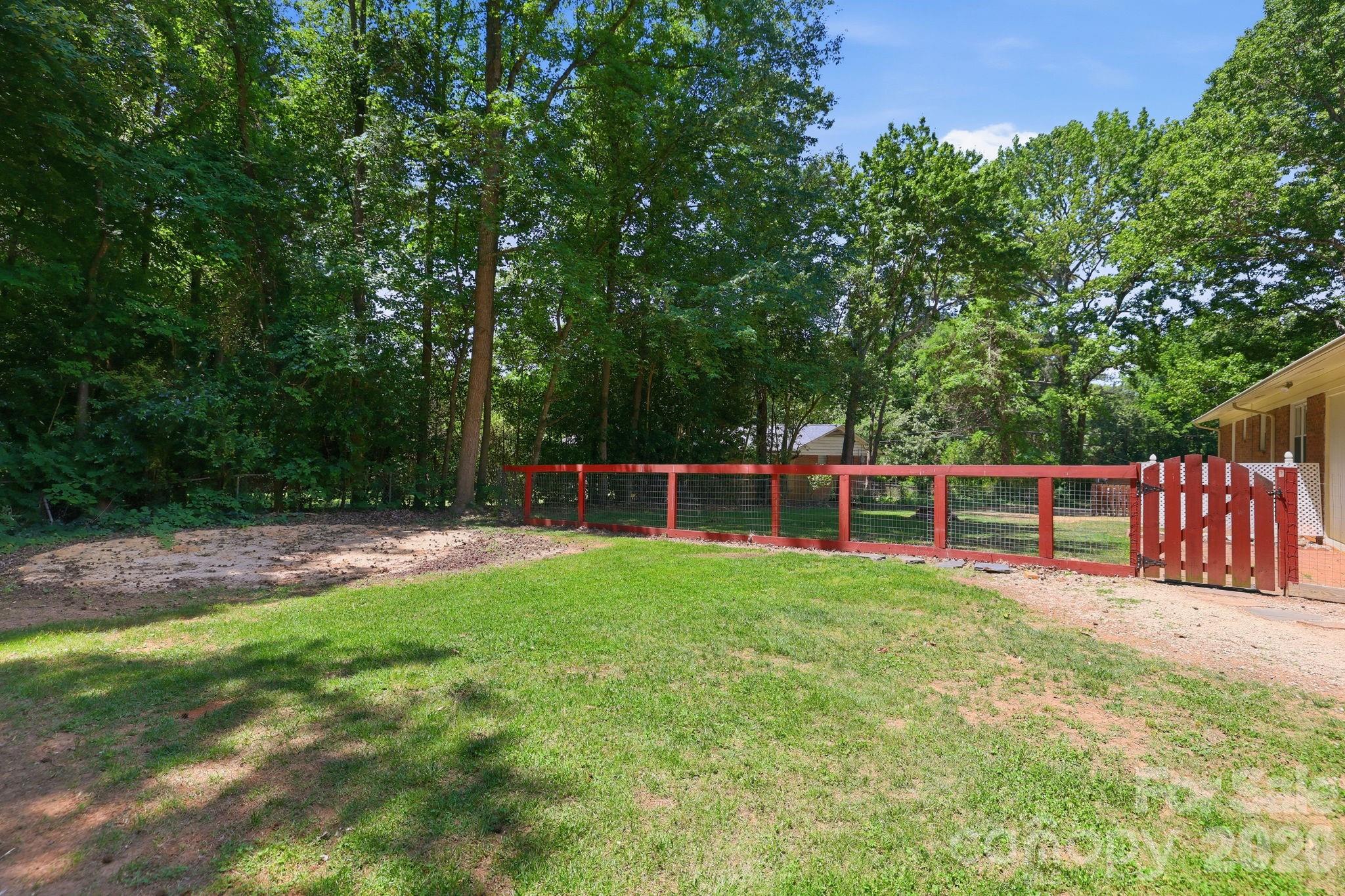 225 Middleton Avenue — Matthews