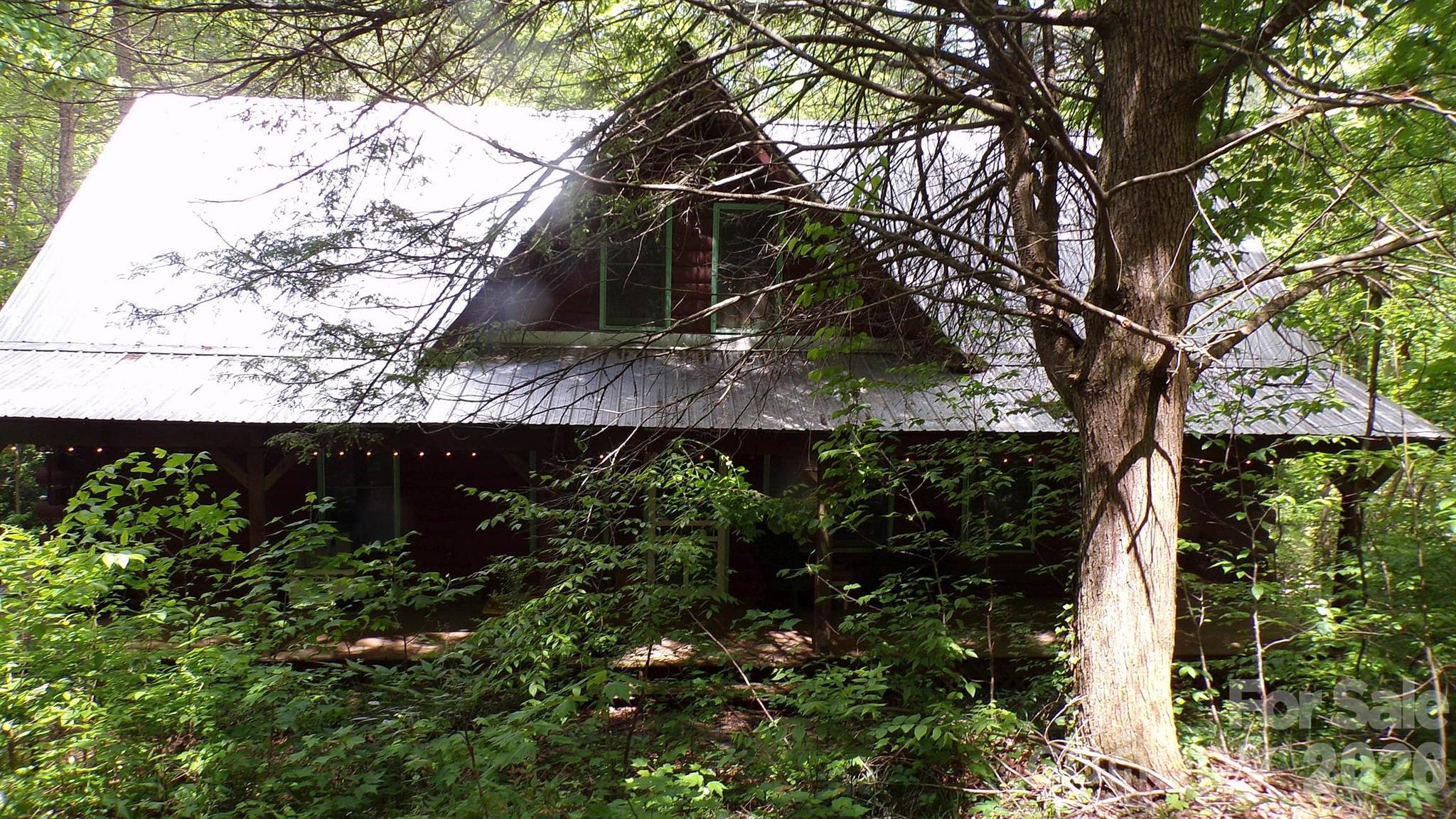 216 Paradise Road — Hendersonville