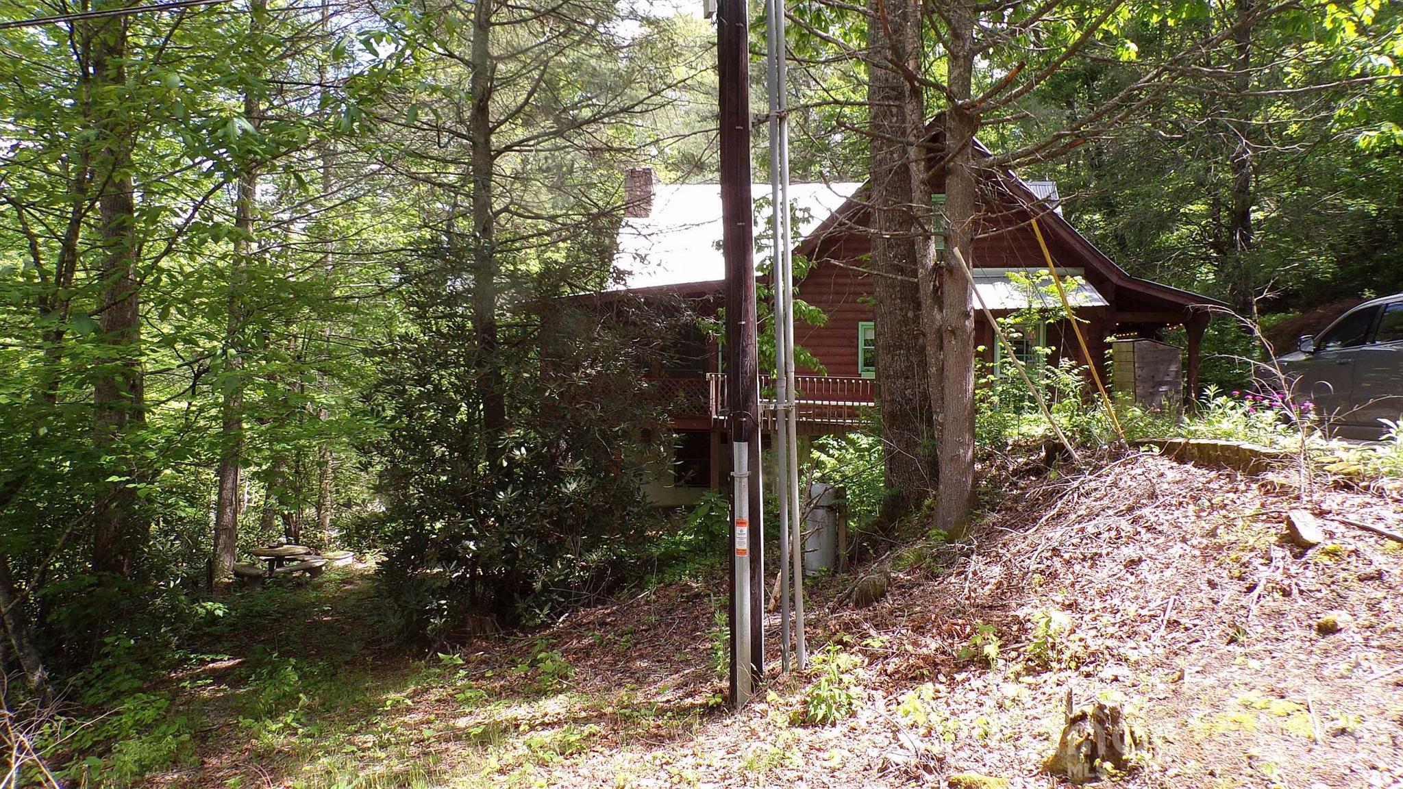 216 Paradise Road — Hendersonville
