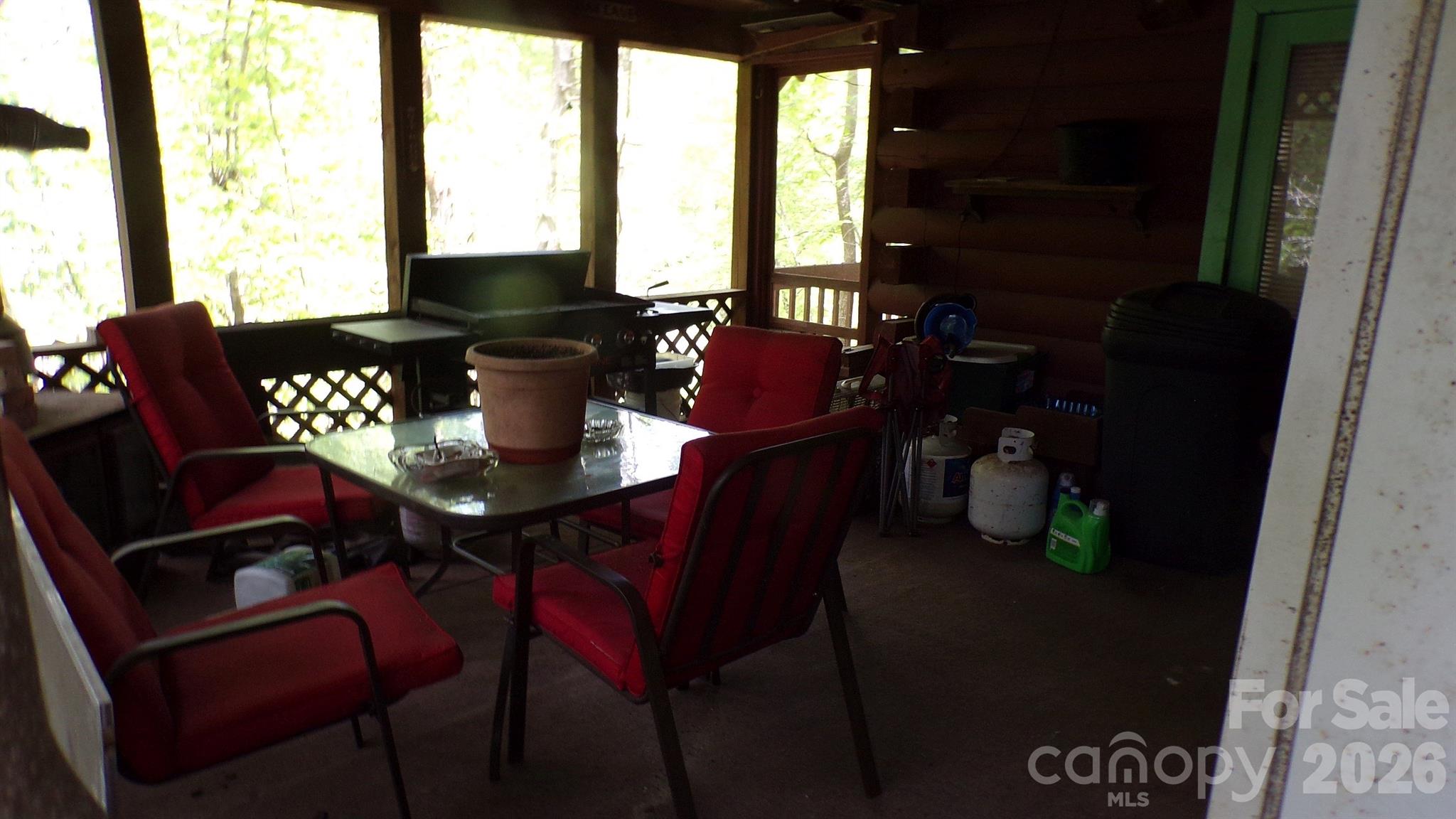216 Paradise Road — Hendersonville
