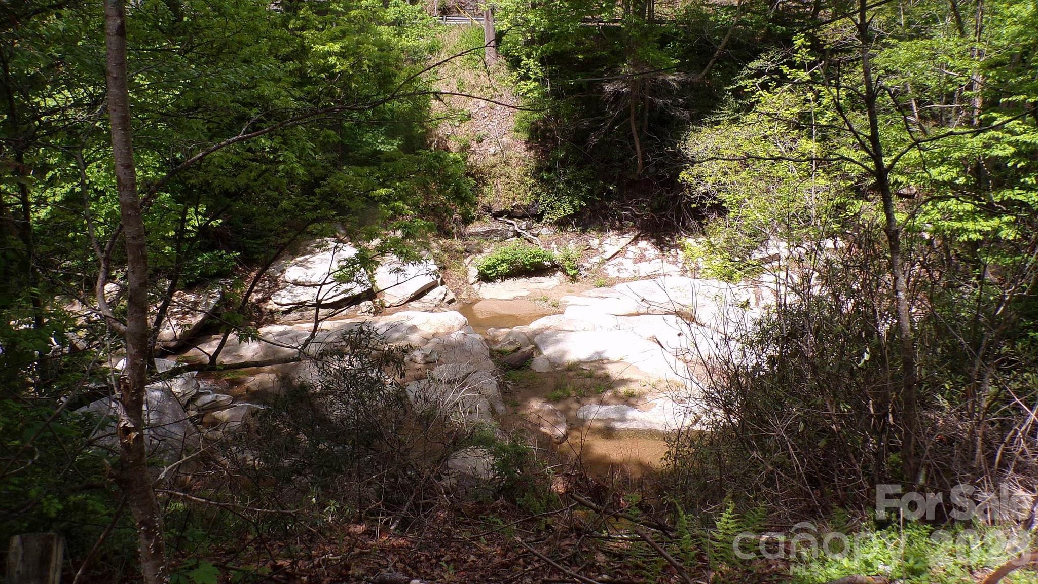 216 Paradise Road — Hendersonville