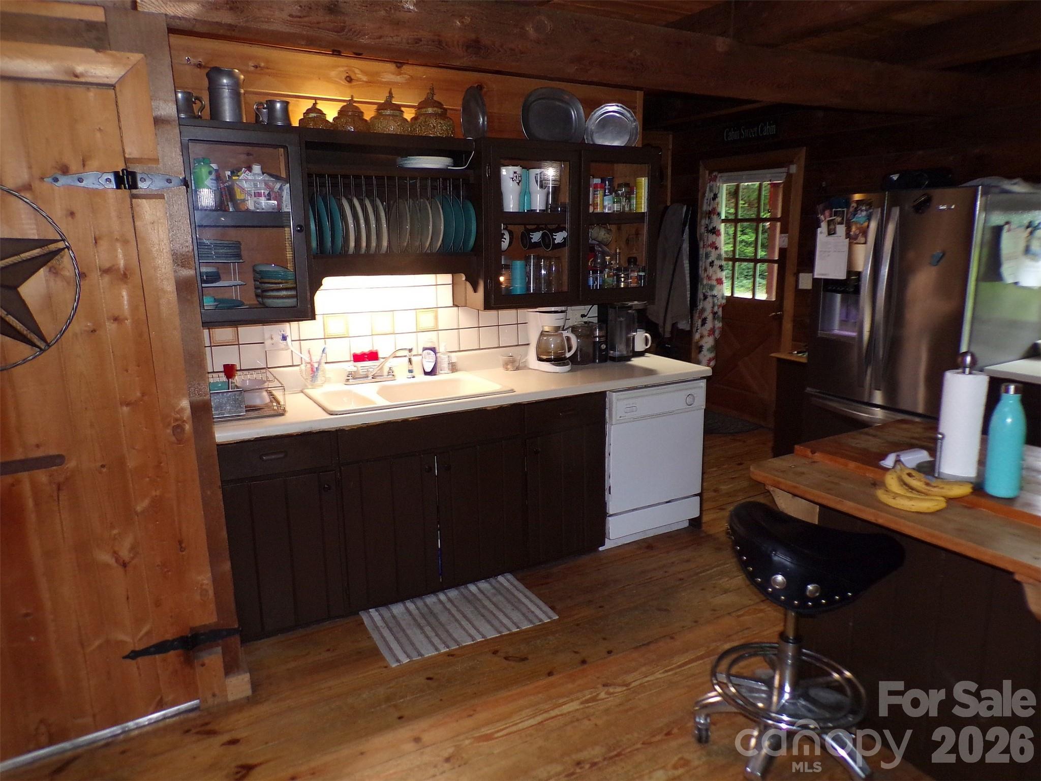 216 Paradise Road — Hendersonville