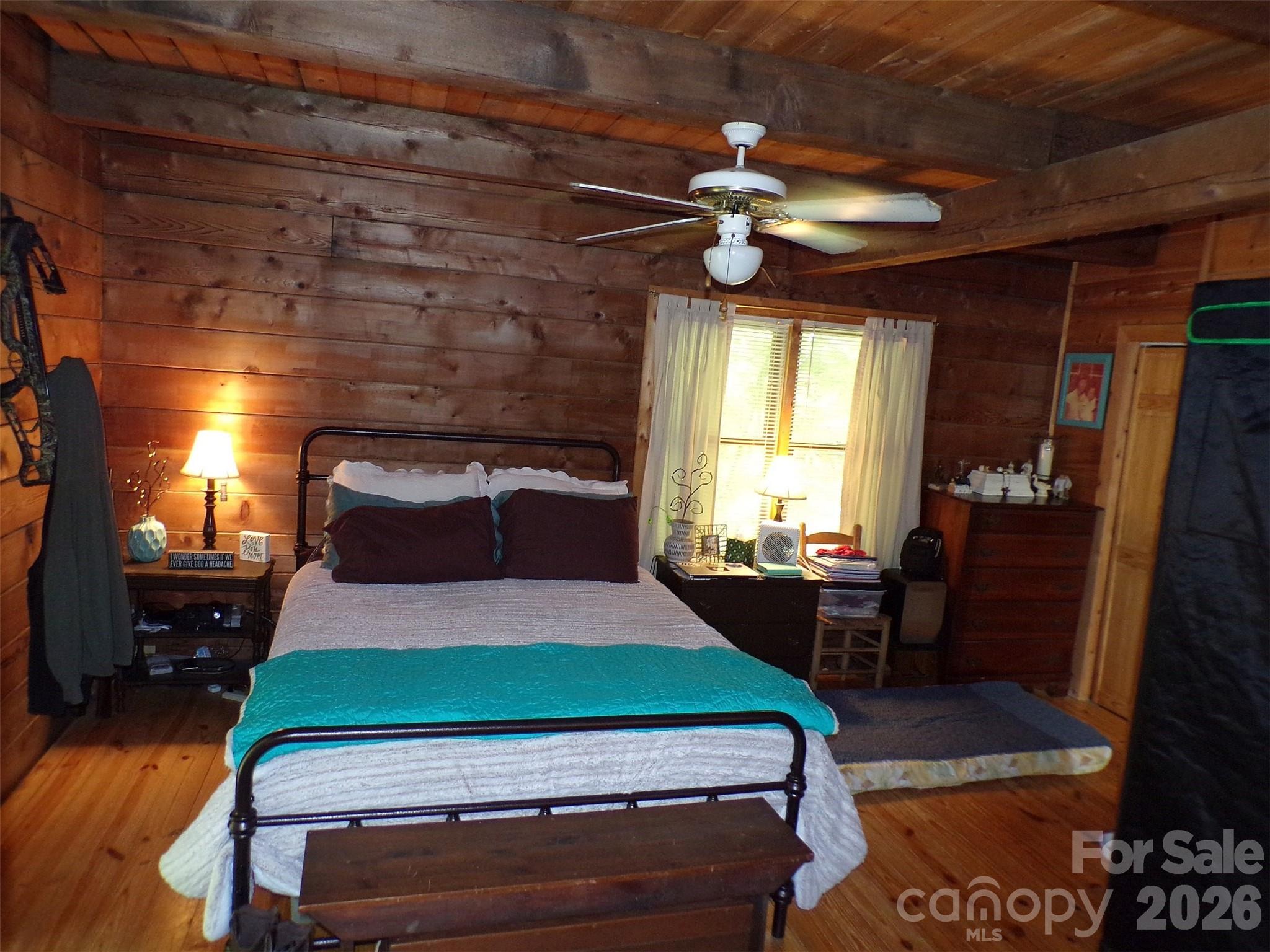 216 Paradise Road — Hendersonville