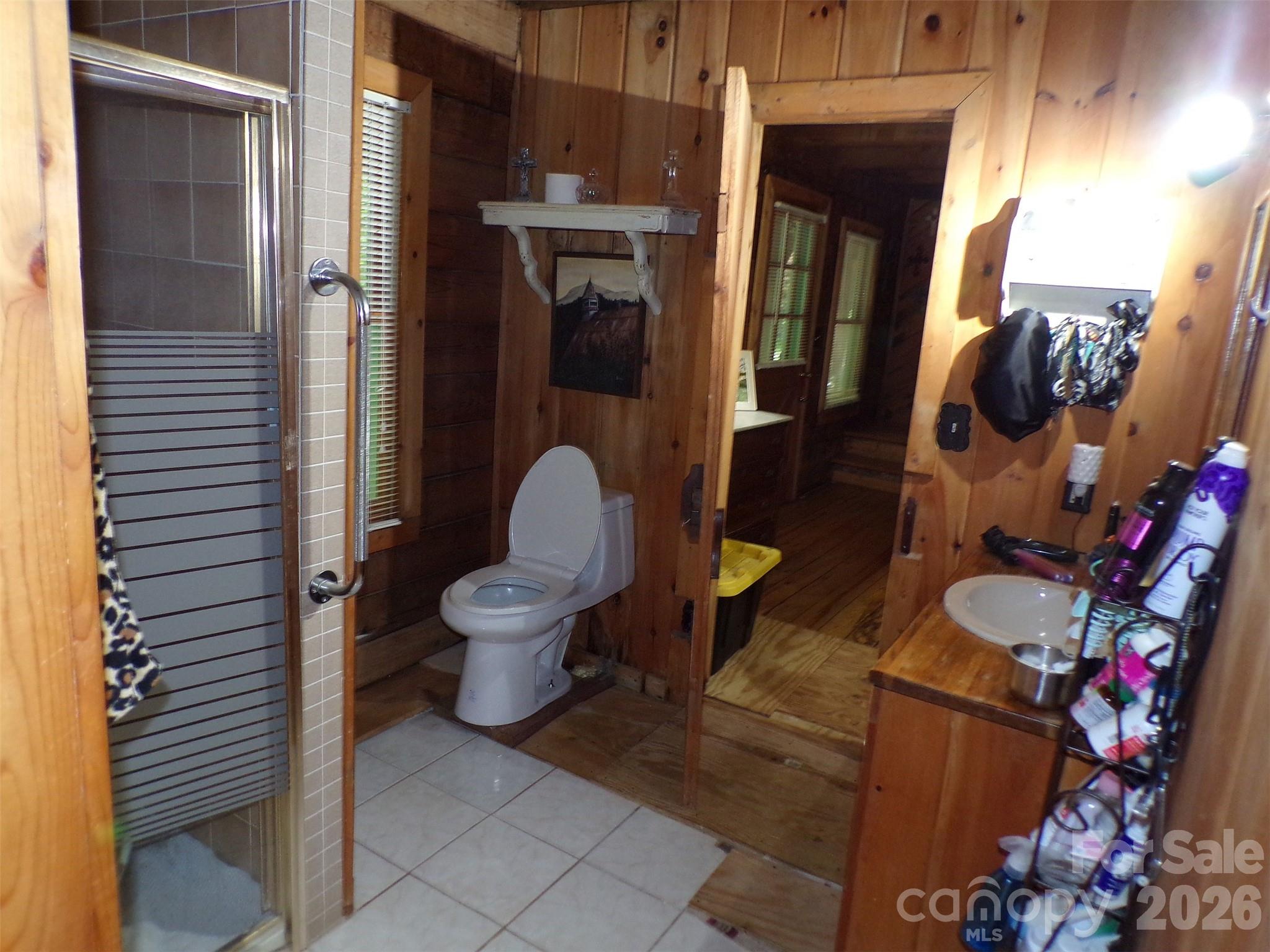 216 Paradise Road — Hendersonville
