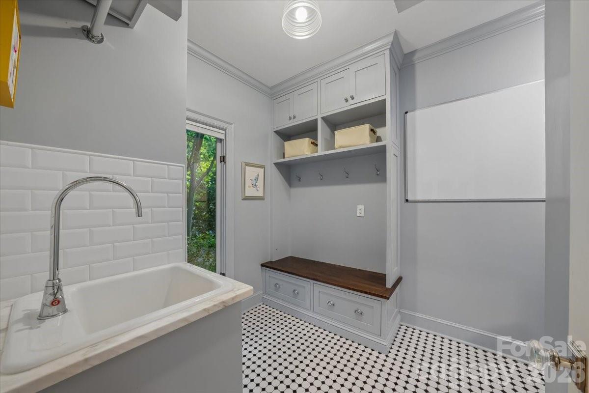 5631 Colony Road — Charlotte