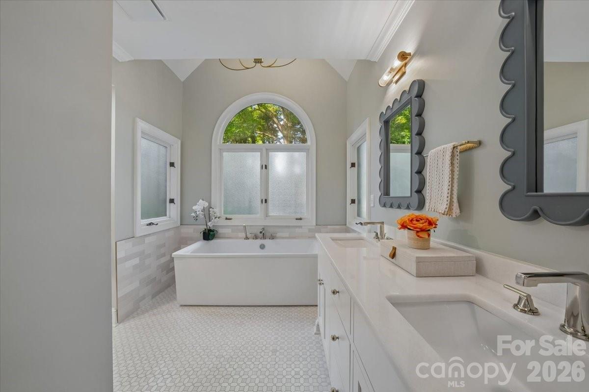 5631 Colony Road — Charlotte