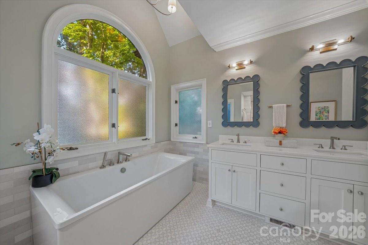 5631 Colony Road — Charlotte