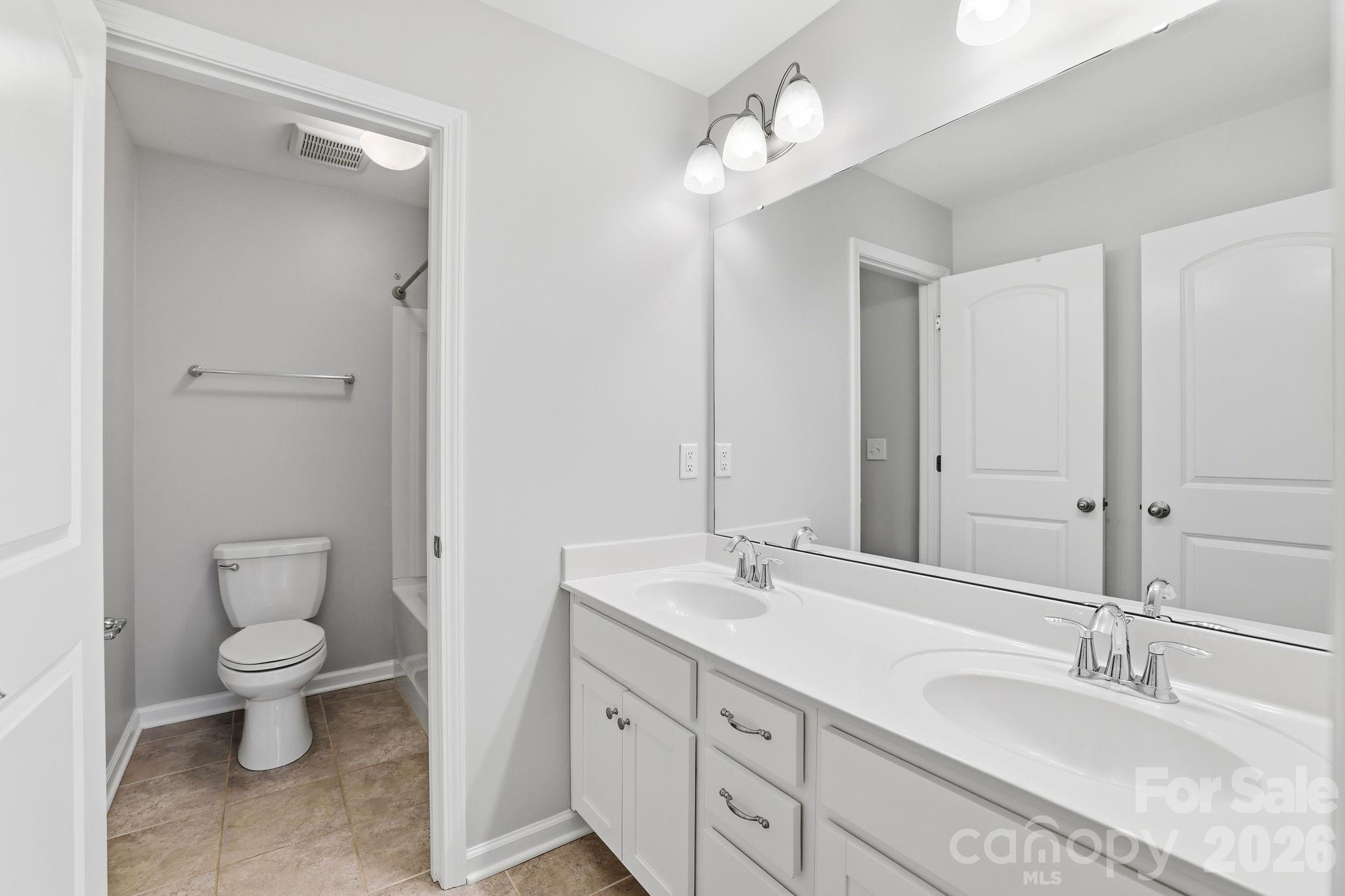 8123 Cornhill Avenue — Charlotte