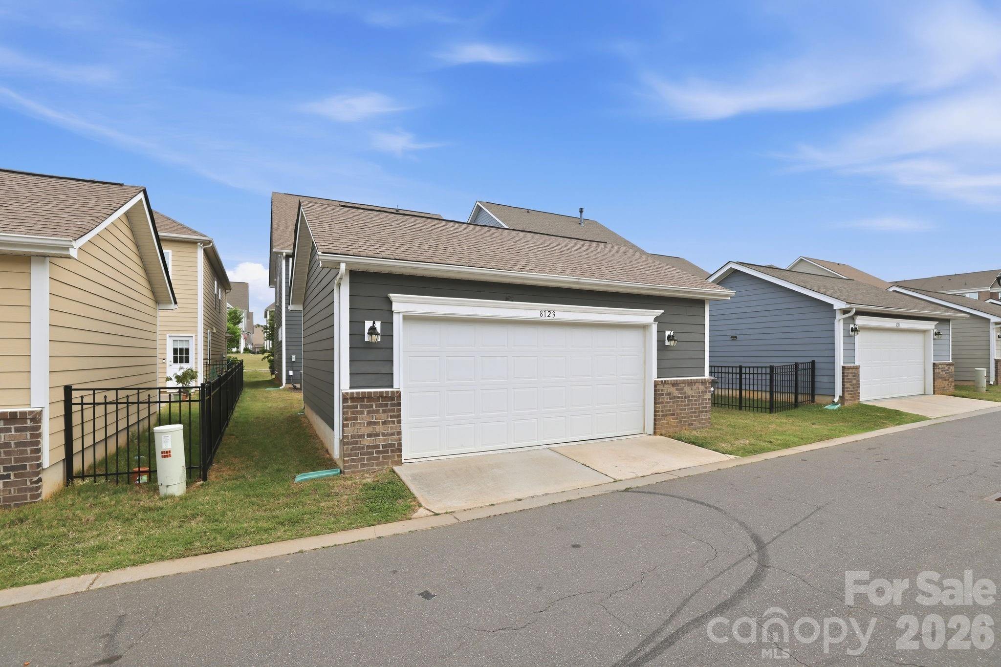 8123 Cornhill Avenue — Charlotte
