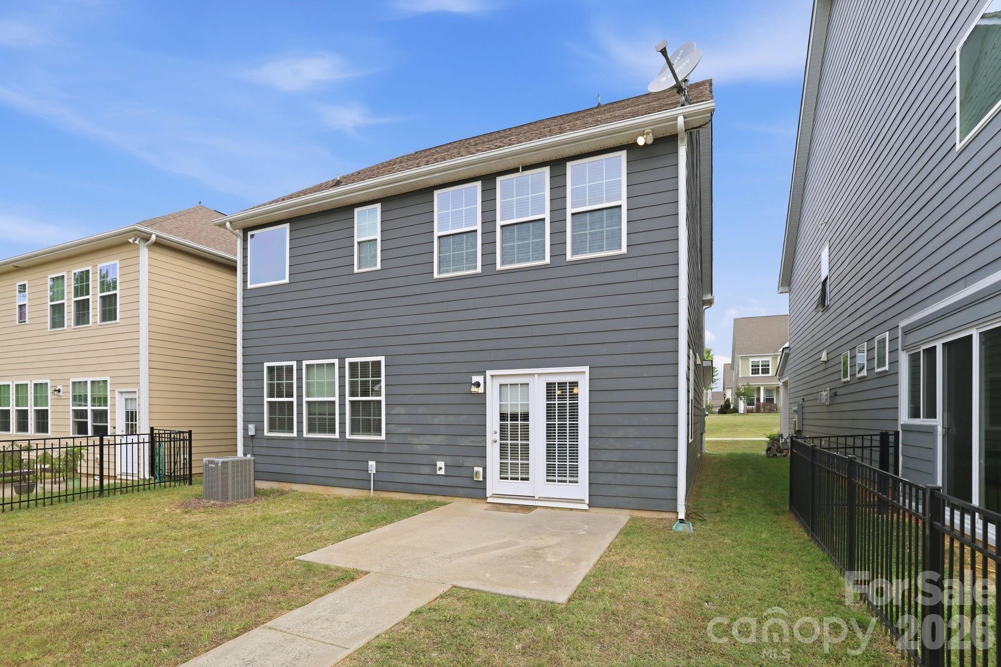 8123 Cornhill Avenue — Charlotte