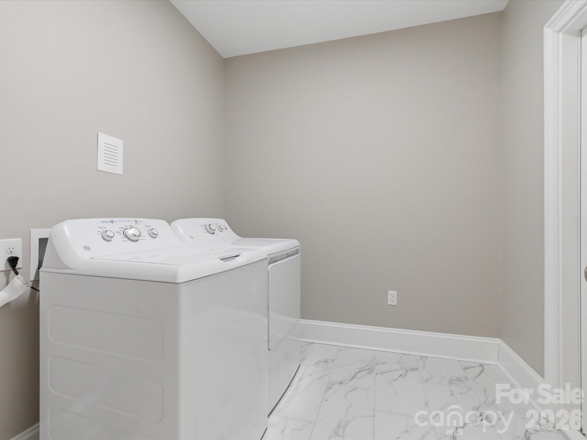1126 Bromley Drive — Matthews