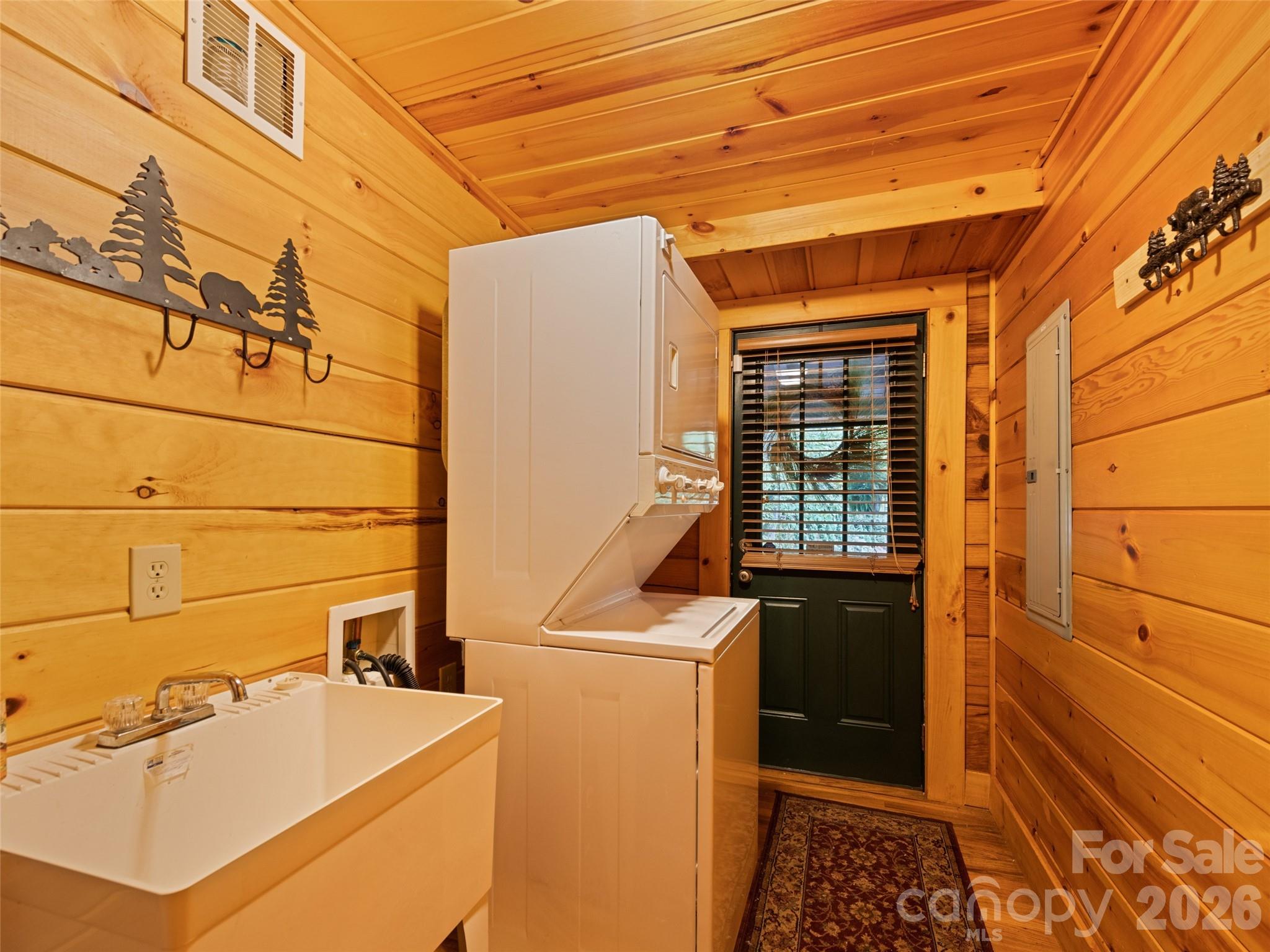 297 Hidden Cove Road — Maggie Valley