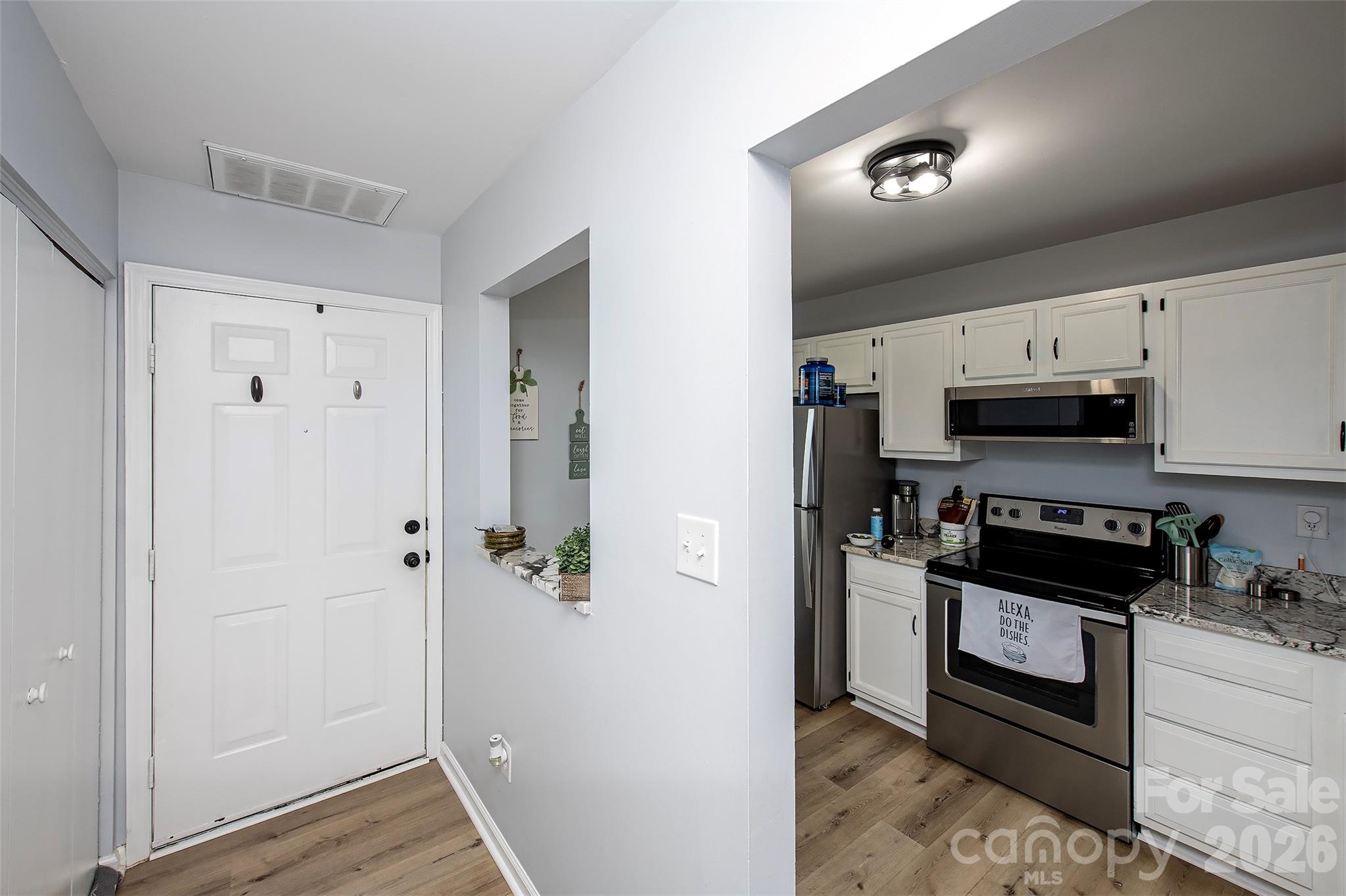 6137 Windsor Gate Lane — Charlotte