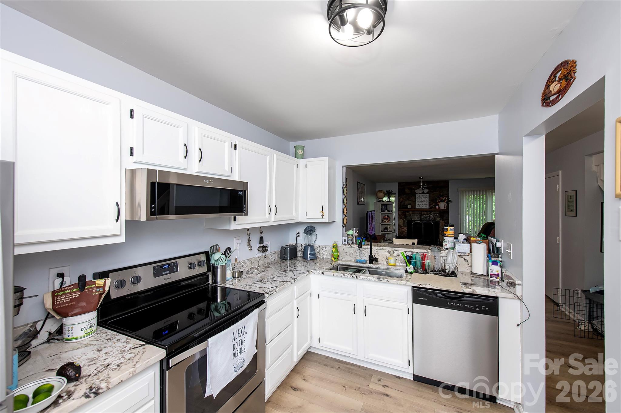 6137 Windsor Gate Lane — Charlotte
