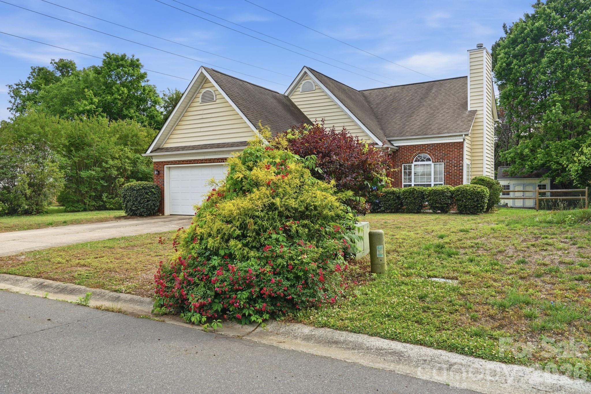 6914 Weirton Place — Charlotte