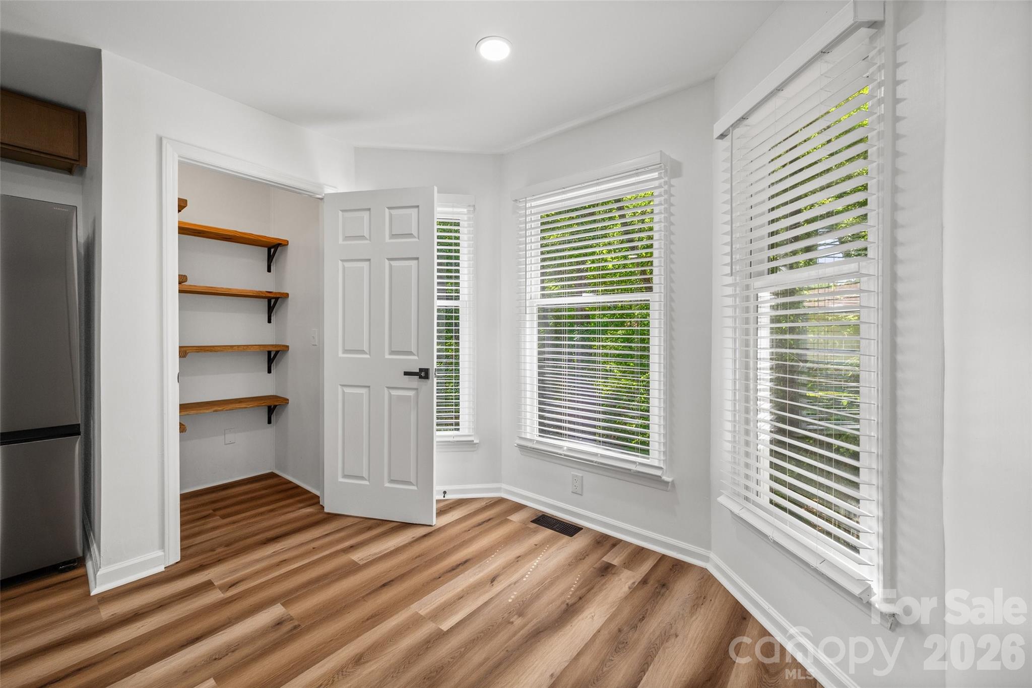 5043 Suwarrow Circle — Tega Cay