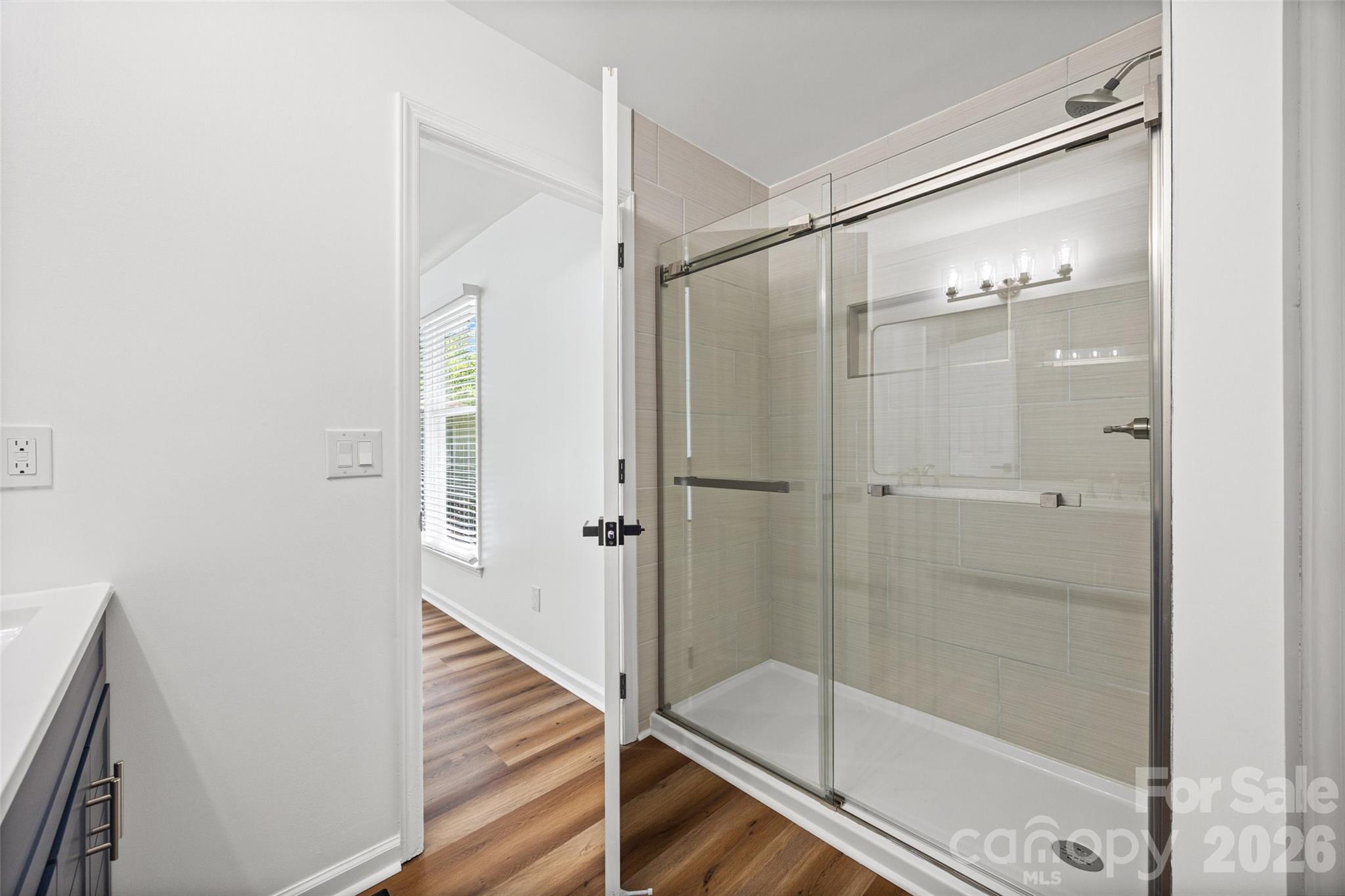 5043 Suwarrow Circle — Tega Cay