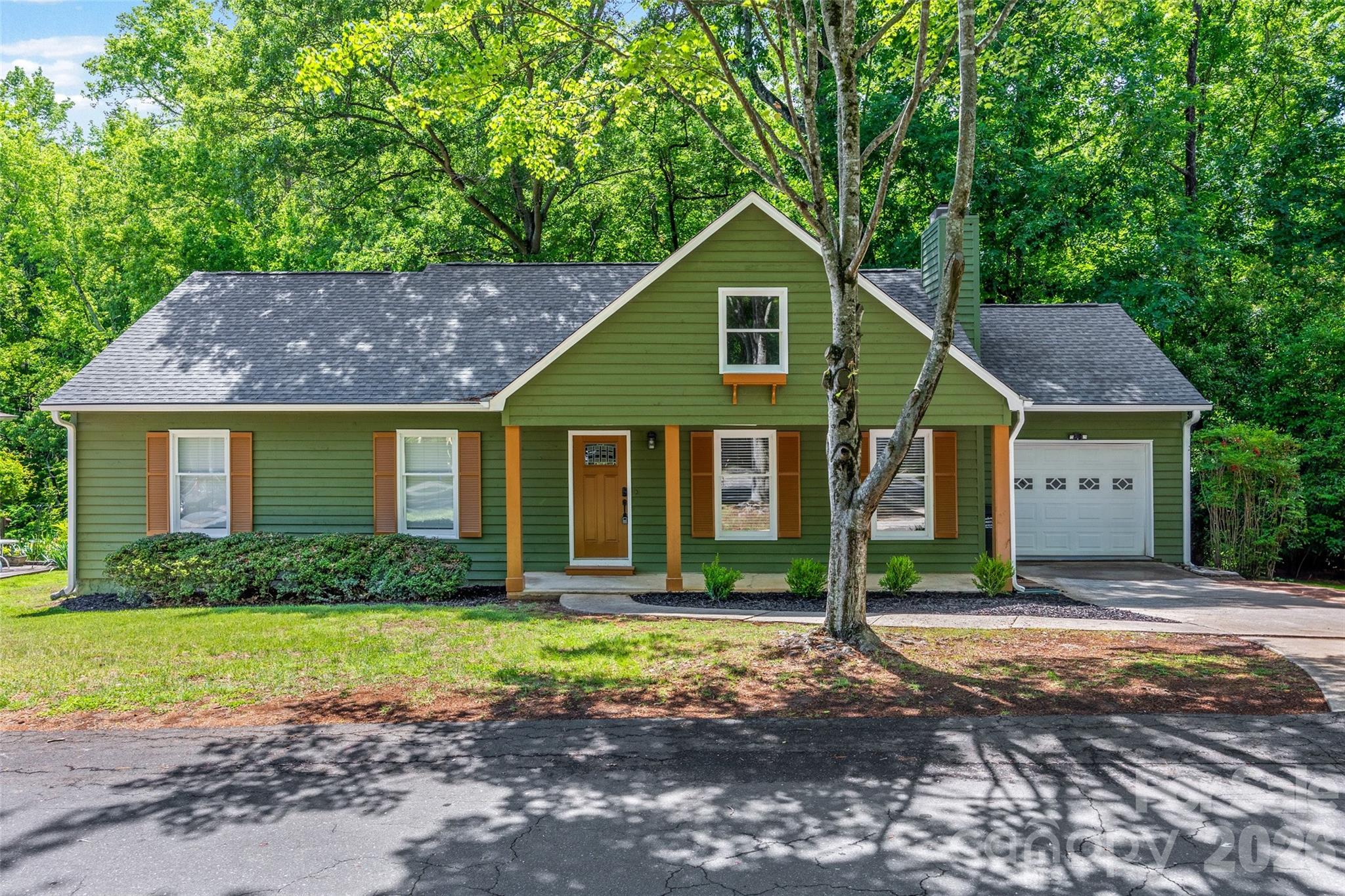 5043 Suwarrow Circle — Tega Cay