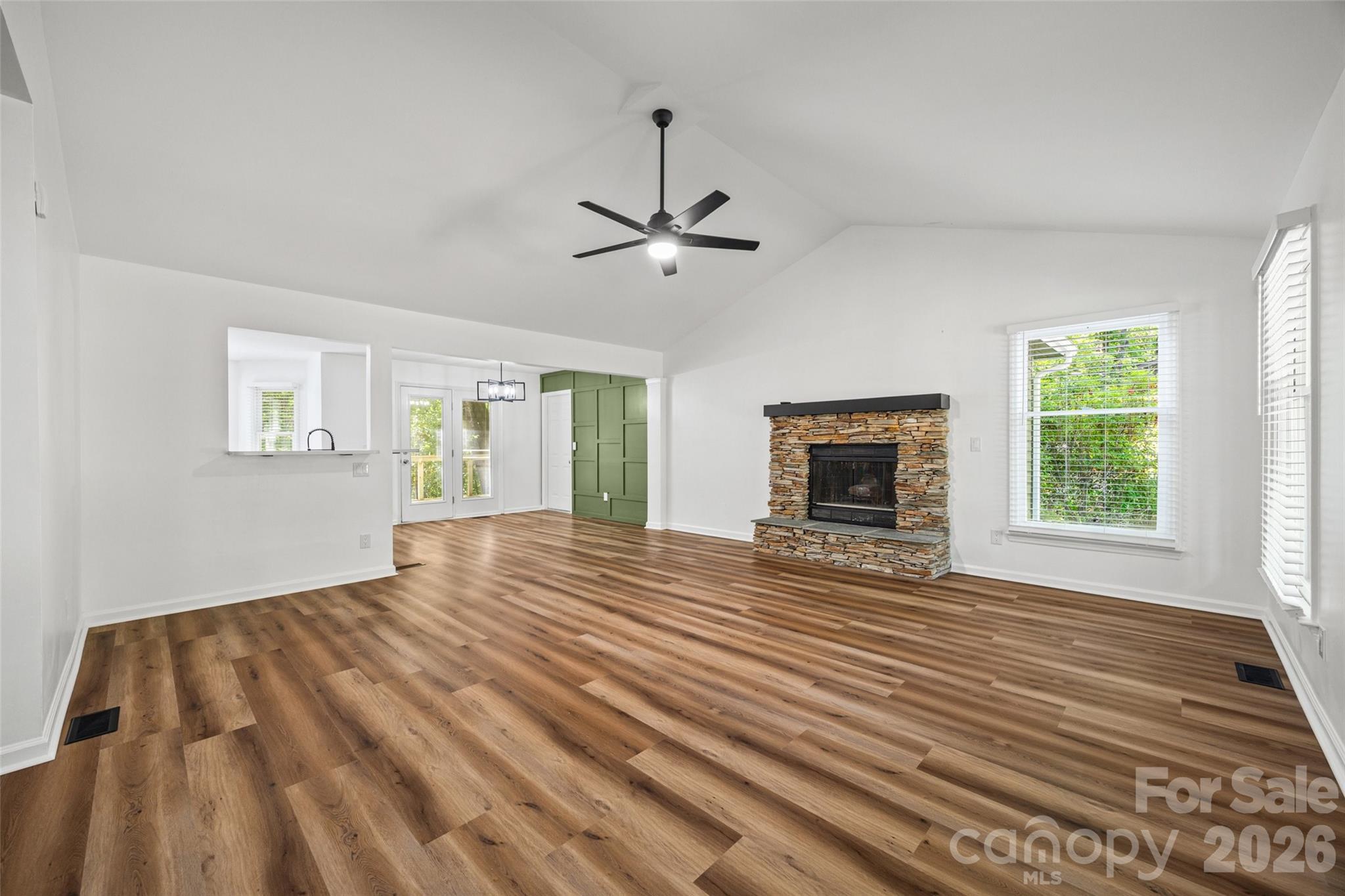 5043 Suwarrow Circle — Tega Cay