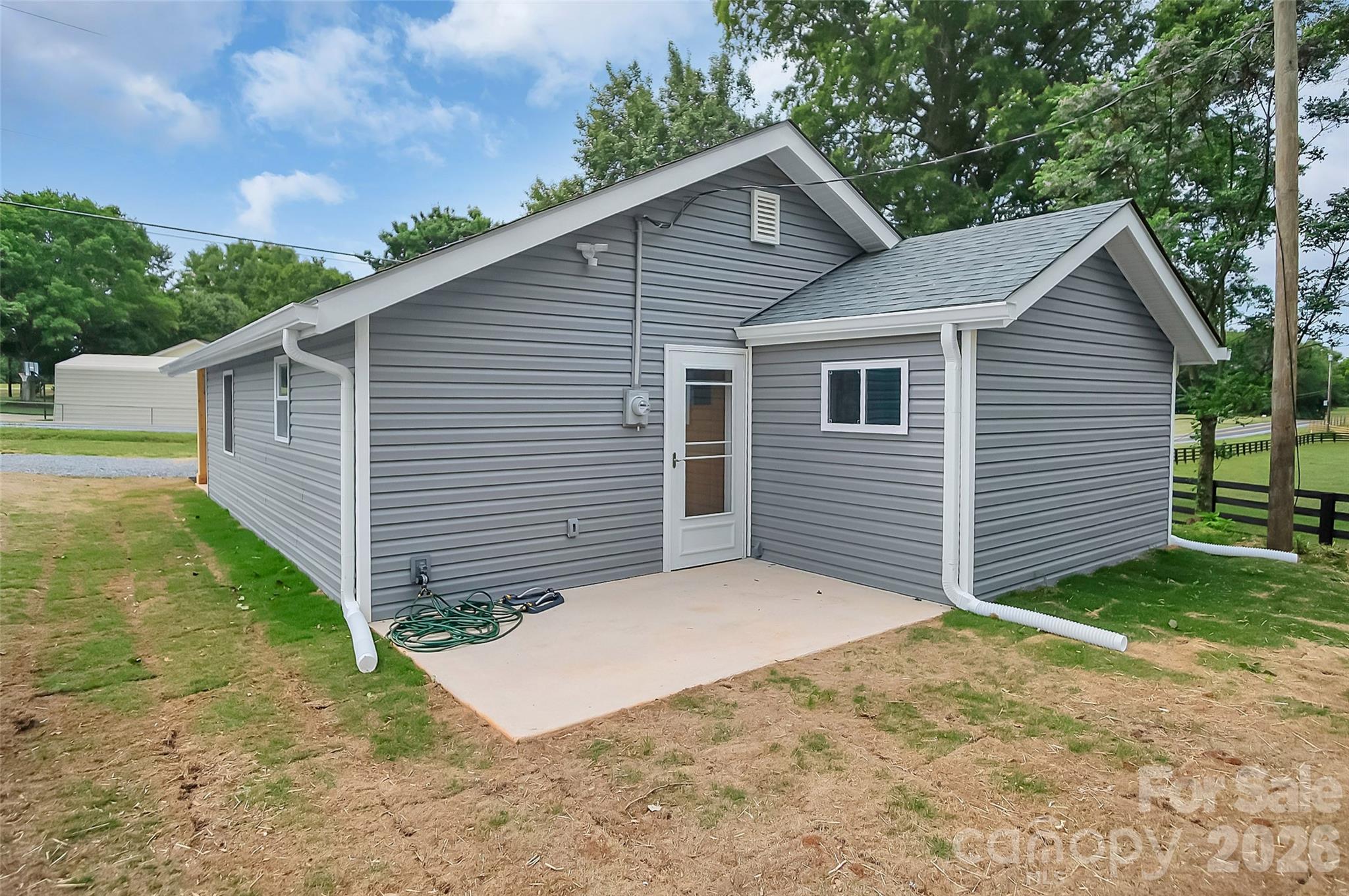 2702 W Stage Coach Trail — Shelby