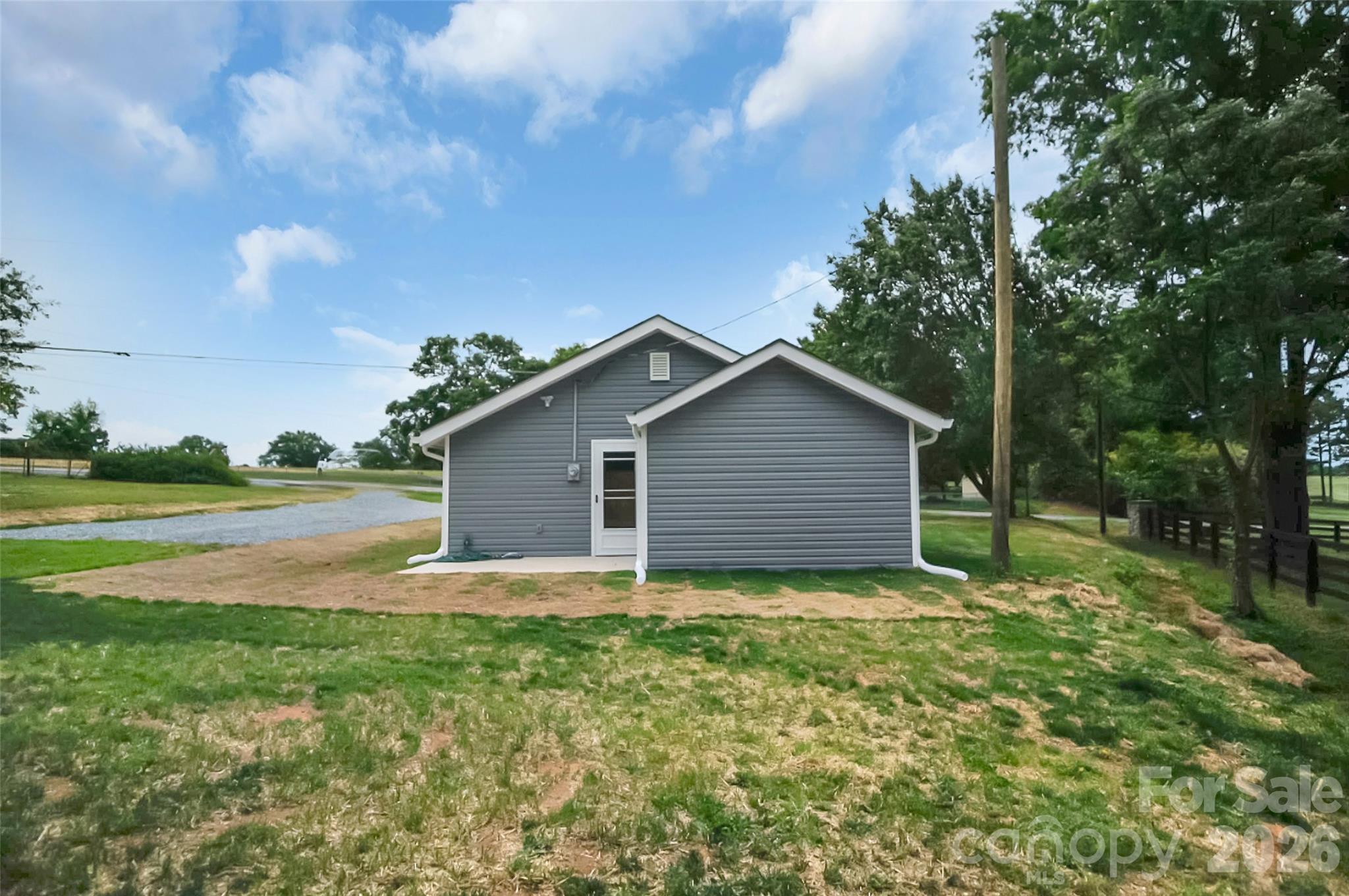 2702 W Stage Coach Trail — Shelby