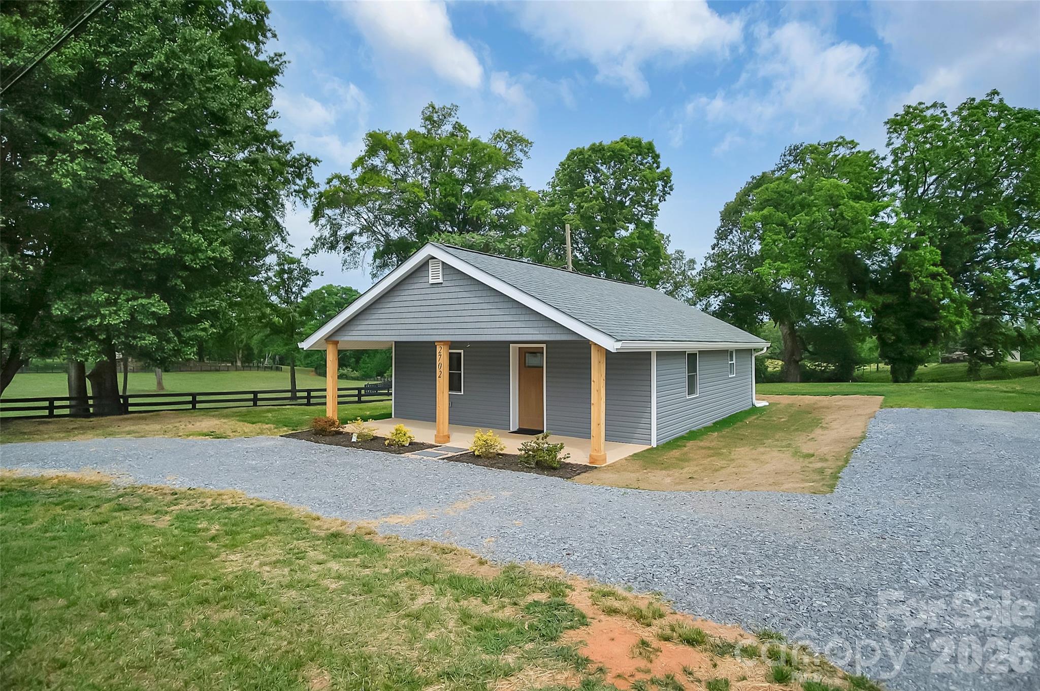 2702 W Stage Coach Trail — Shelby