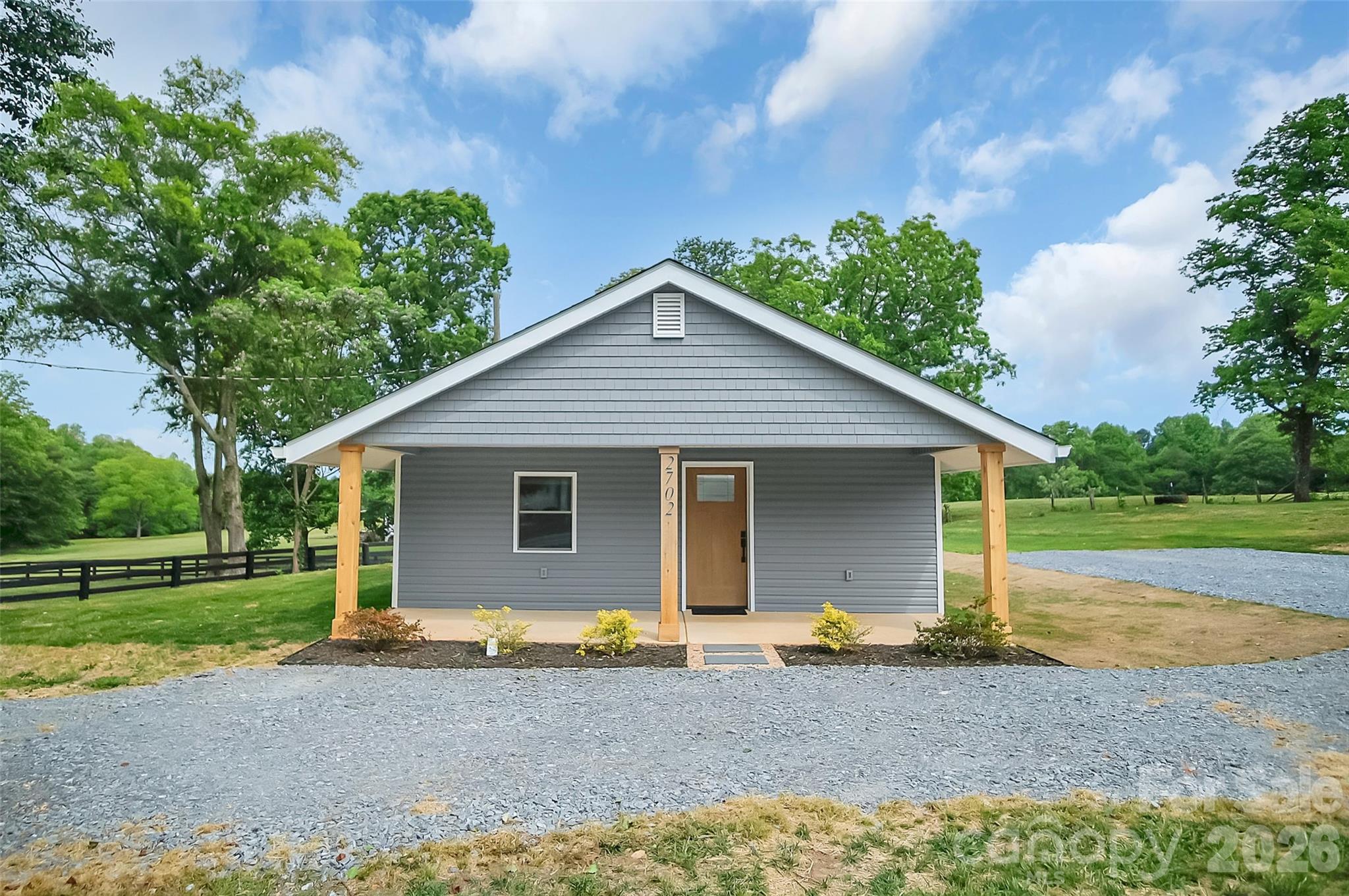 2702 W Stage Coach Trail — Shelby