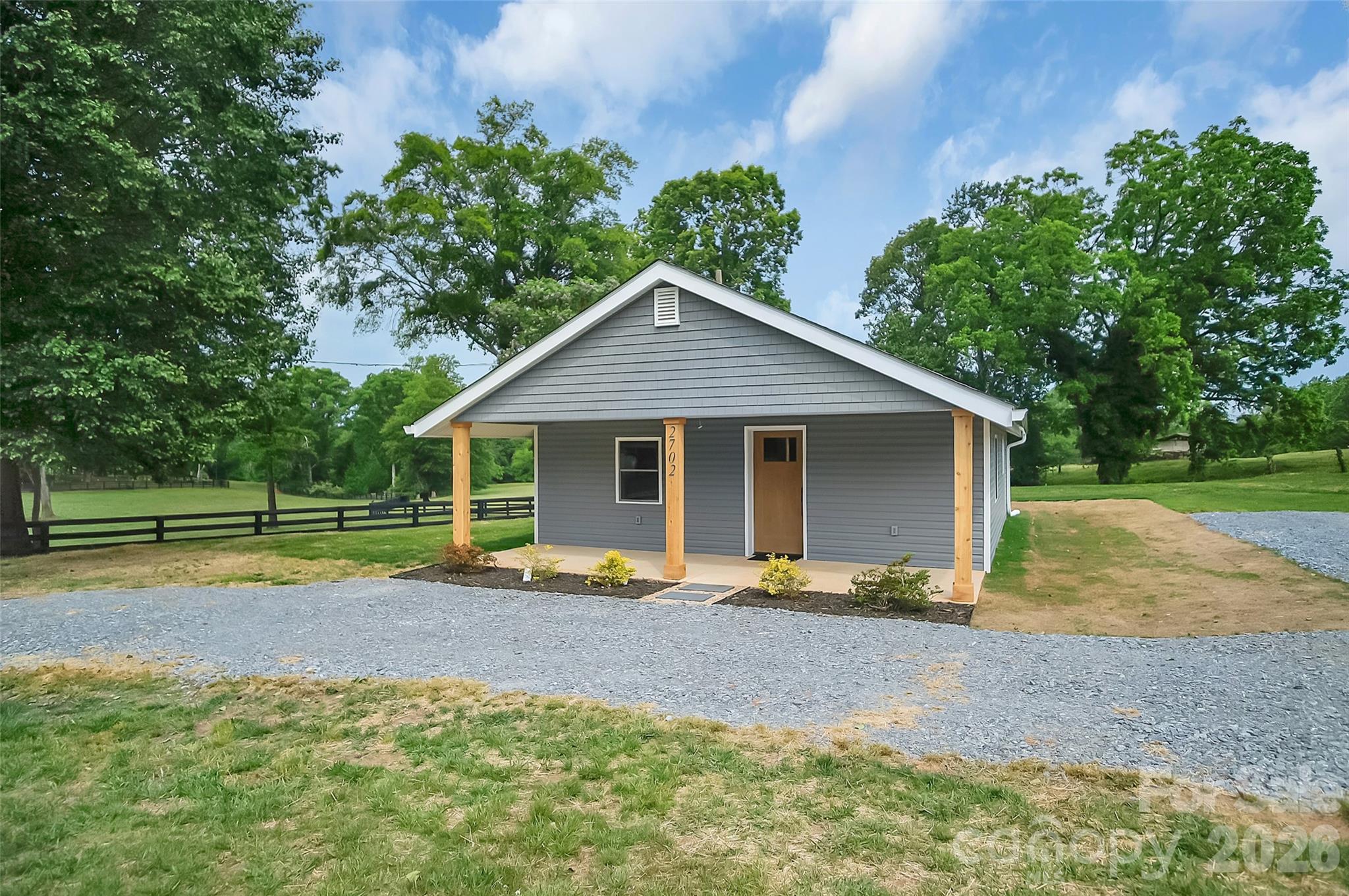 2702 W Stage Coach Trail — Shelby