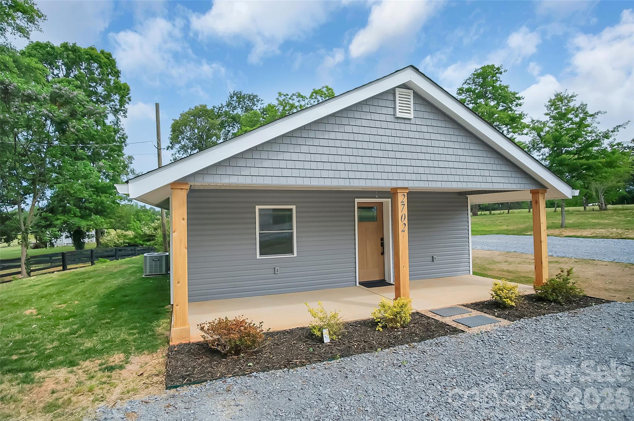 2702 W Stage Coach Trail — Shelby