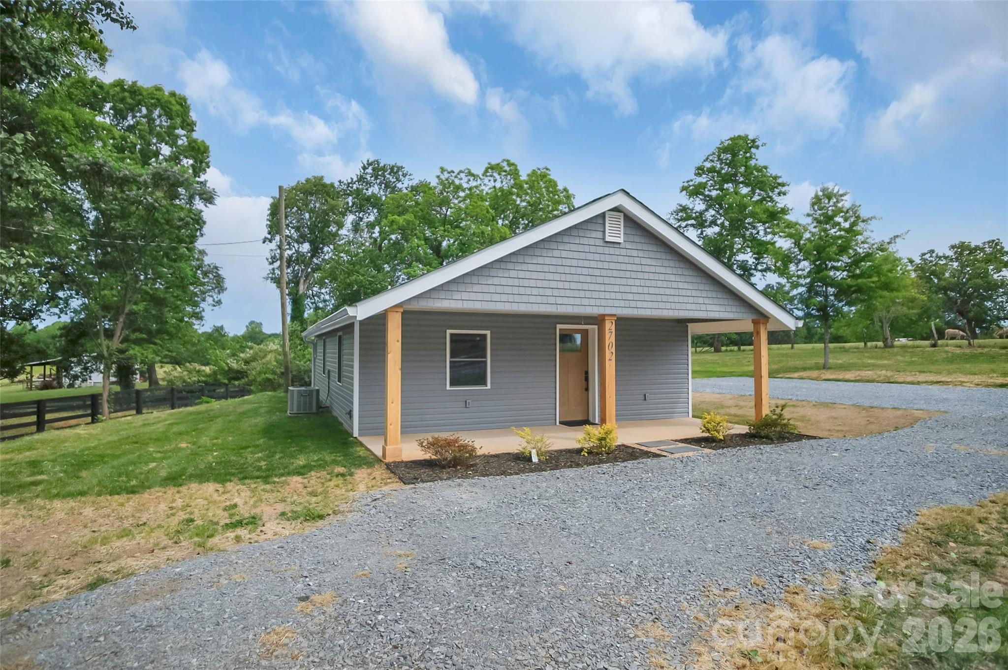 2702 W Stage Coach Trail — Shelby