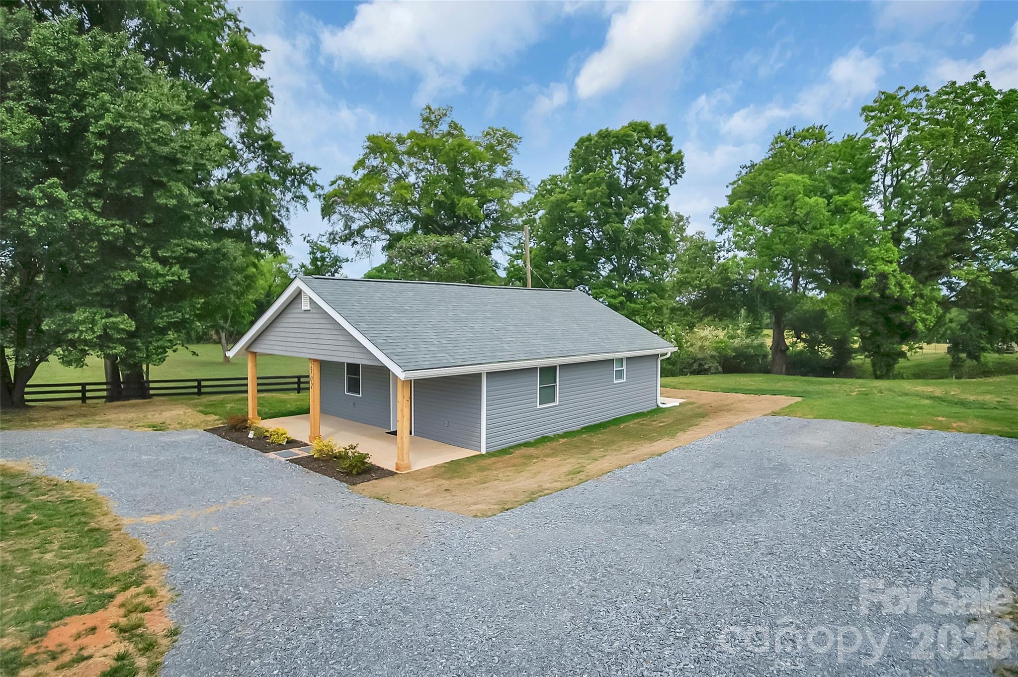 2702 W Stage Coach Trail — Shelby