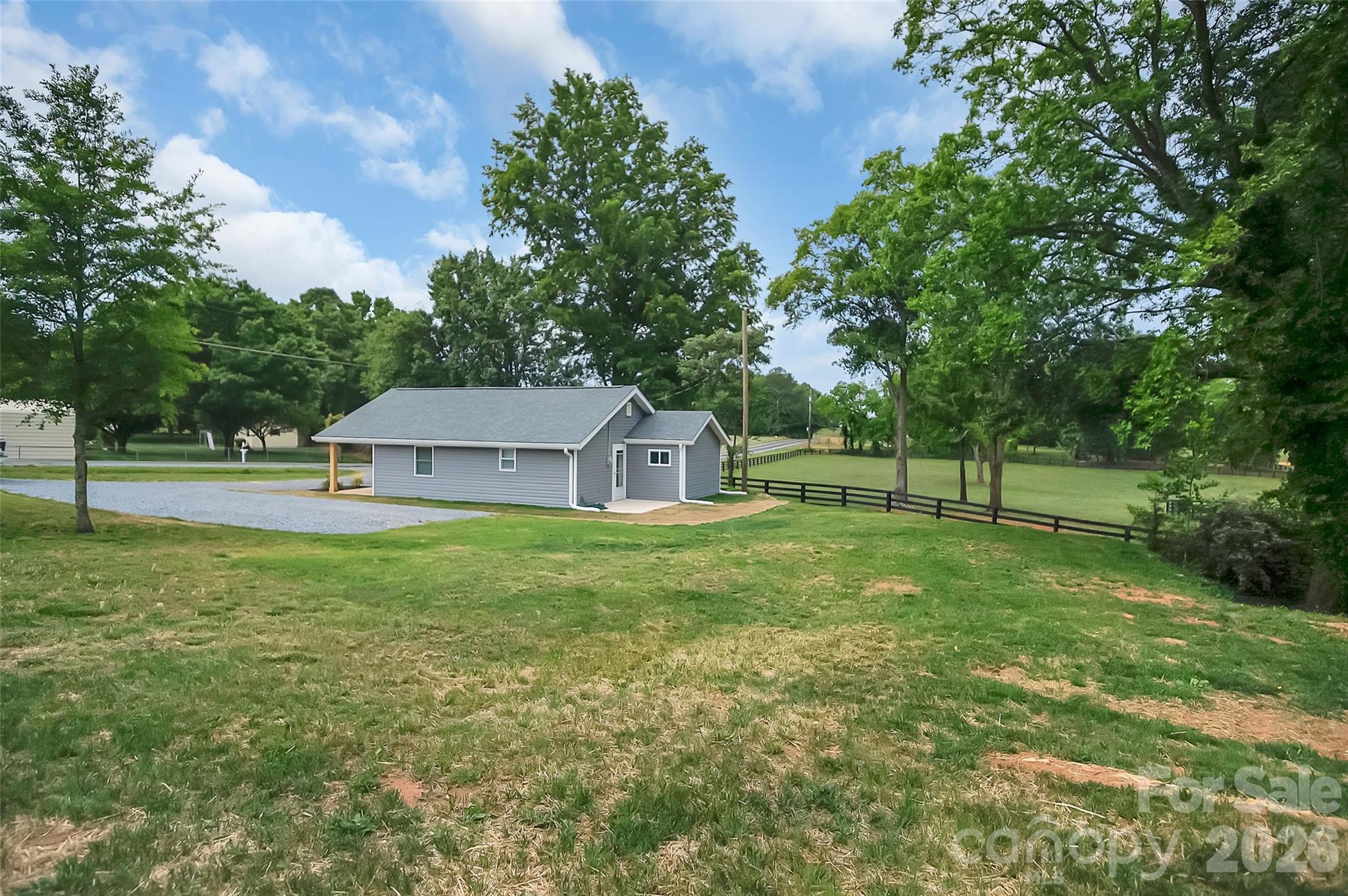 2702 W Stage Coach Trail — Shelby