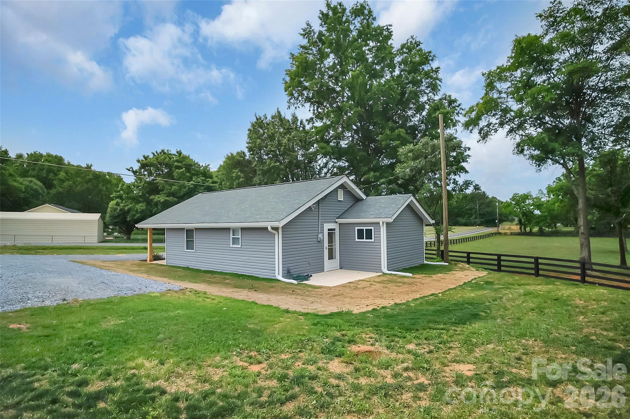 2702 W Stage Coach Trail — Shelby