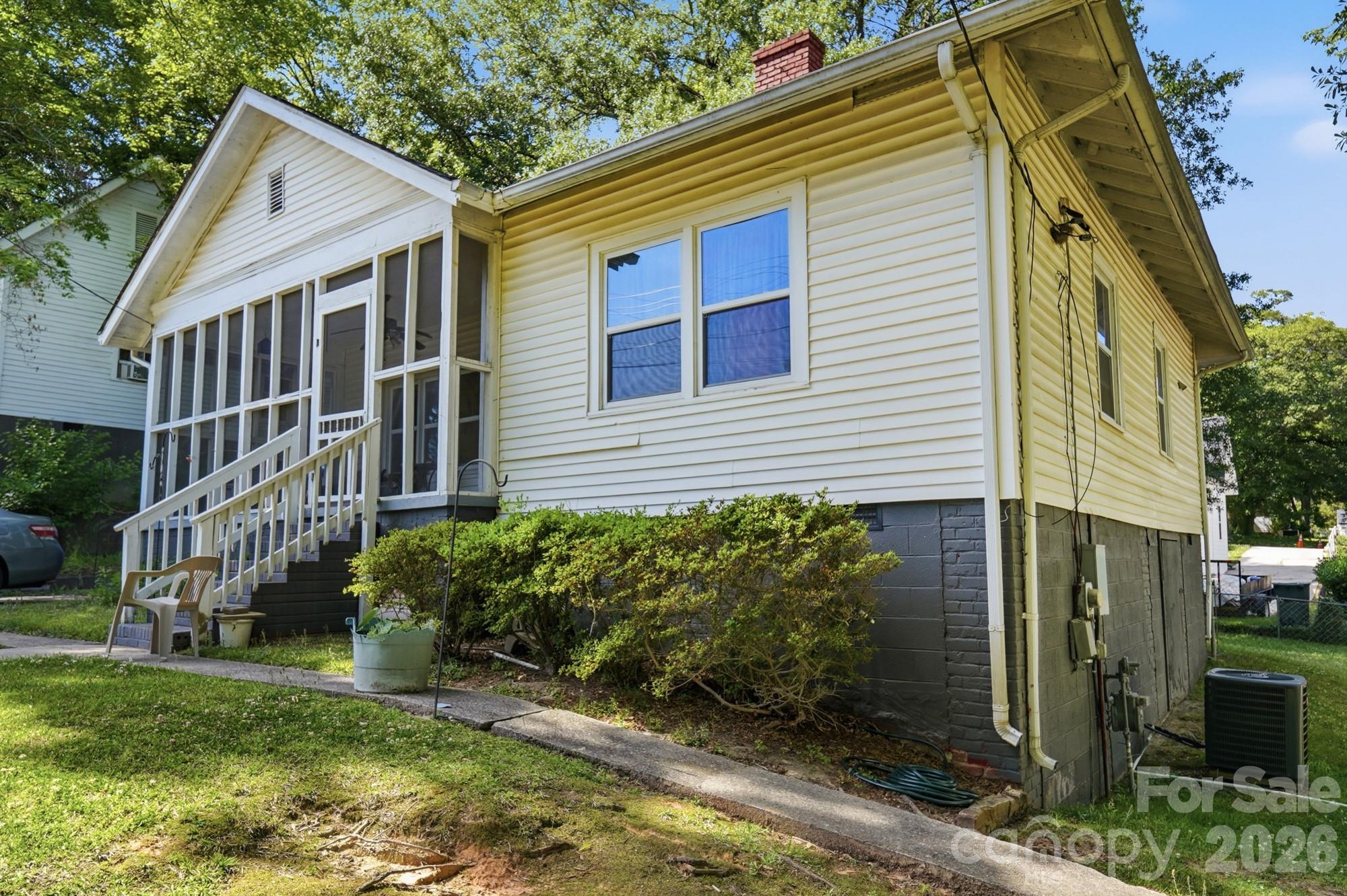 1018 W 5th Avenue — Gastonia