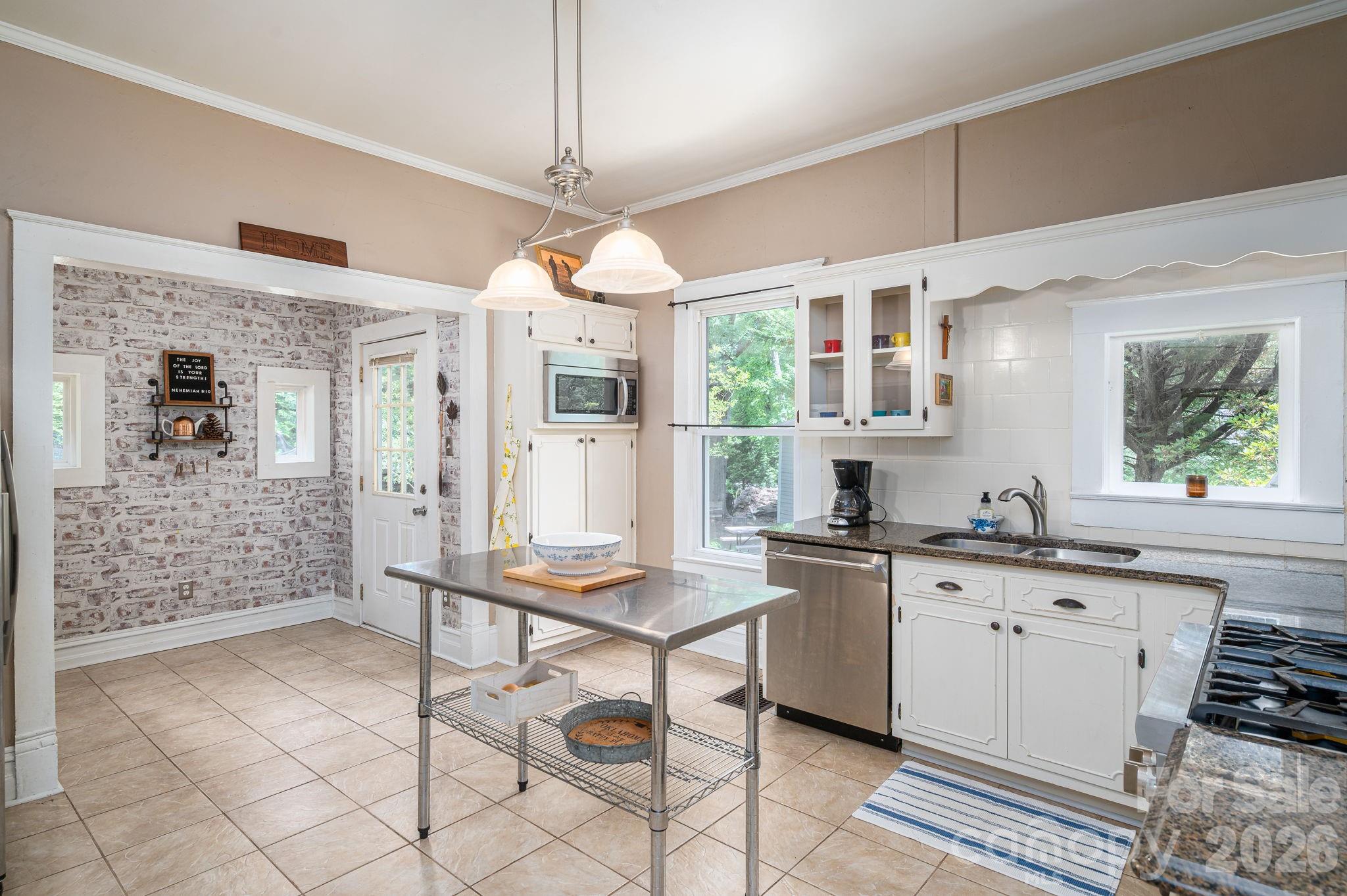306 W Old Post Road — Cherryville