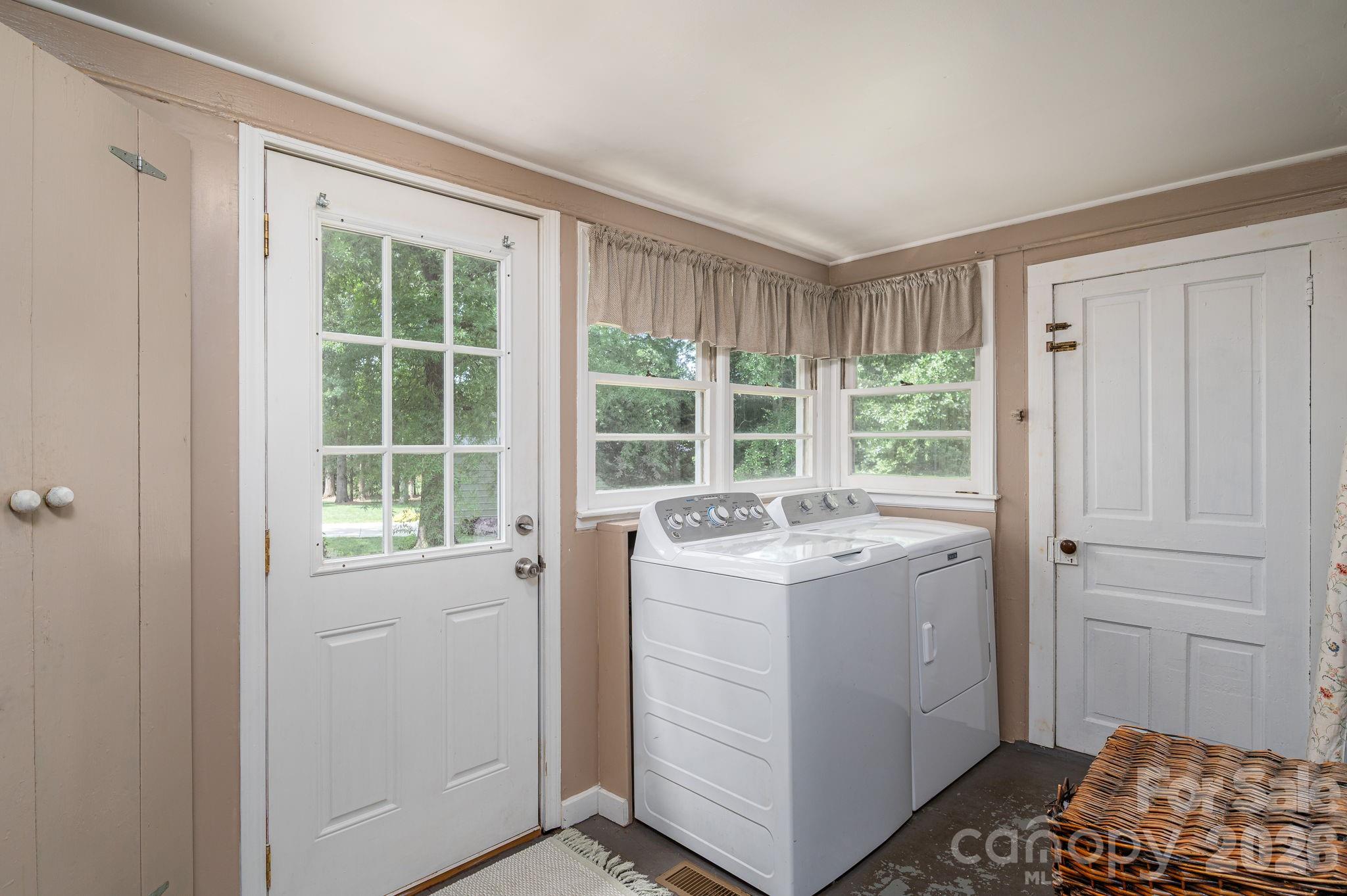 306 W Old Post Road — Cherryville