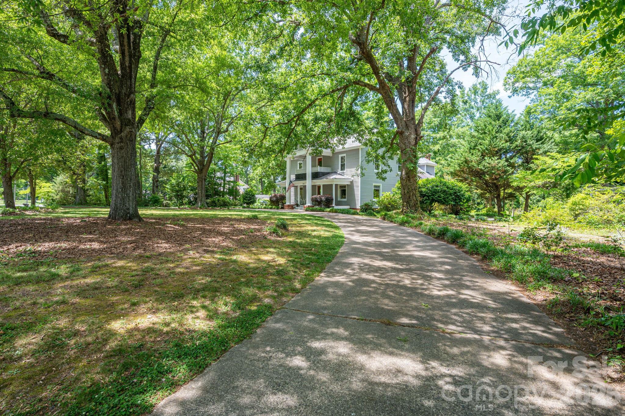 306 W Old Post Road — Cherryville