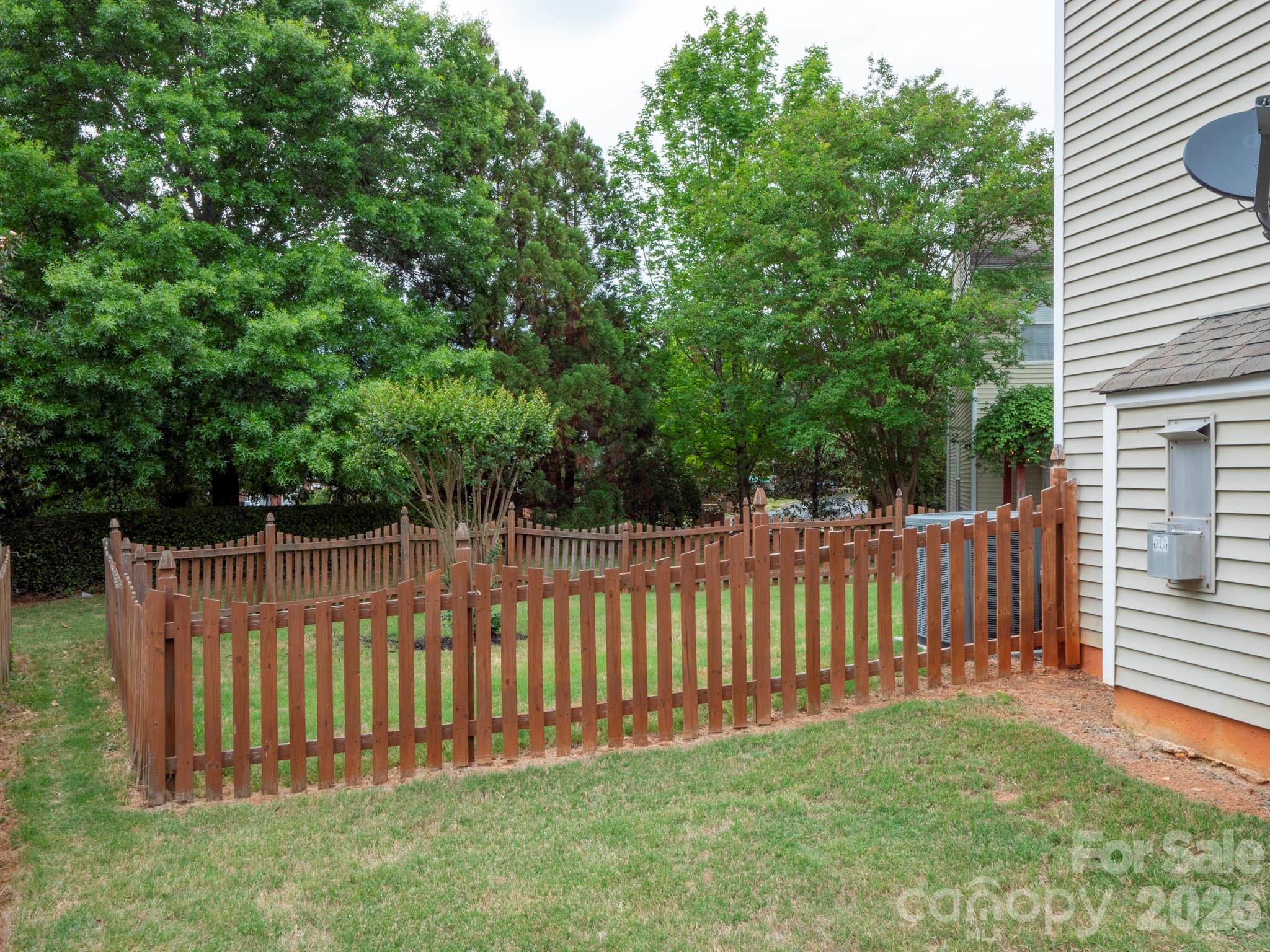 2002 Chinabrook Court — Charlotte