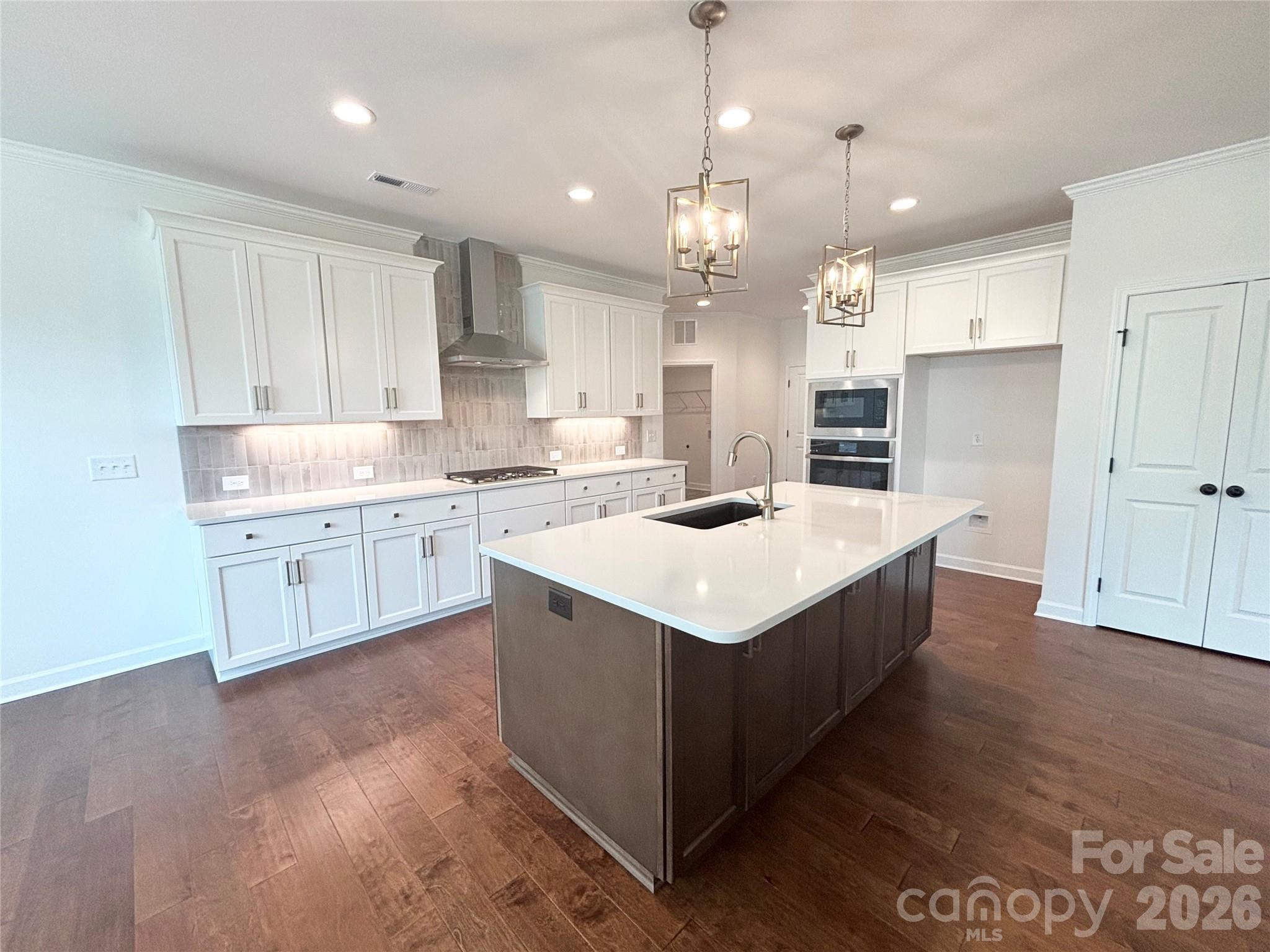 527 Oleander Street — Mount Pleasant